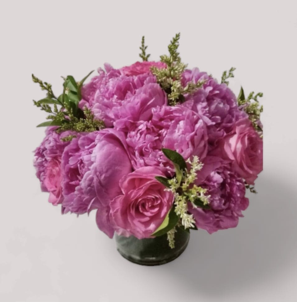 Pink rose bouquet in a small glass vase