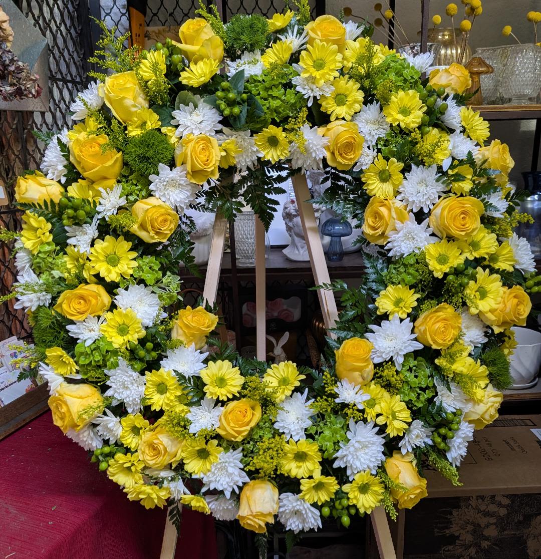 Yellow, white and green wreath - Yellow, white and green wreath