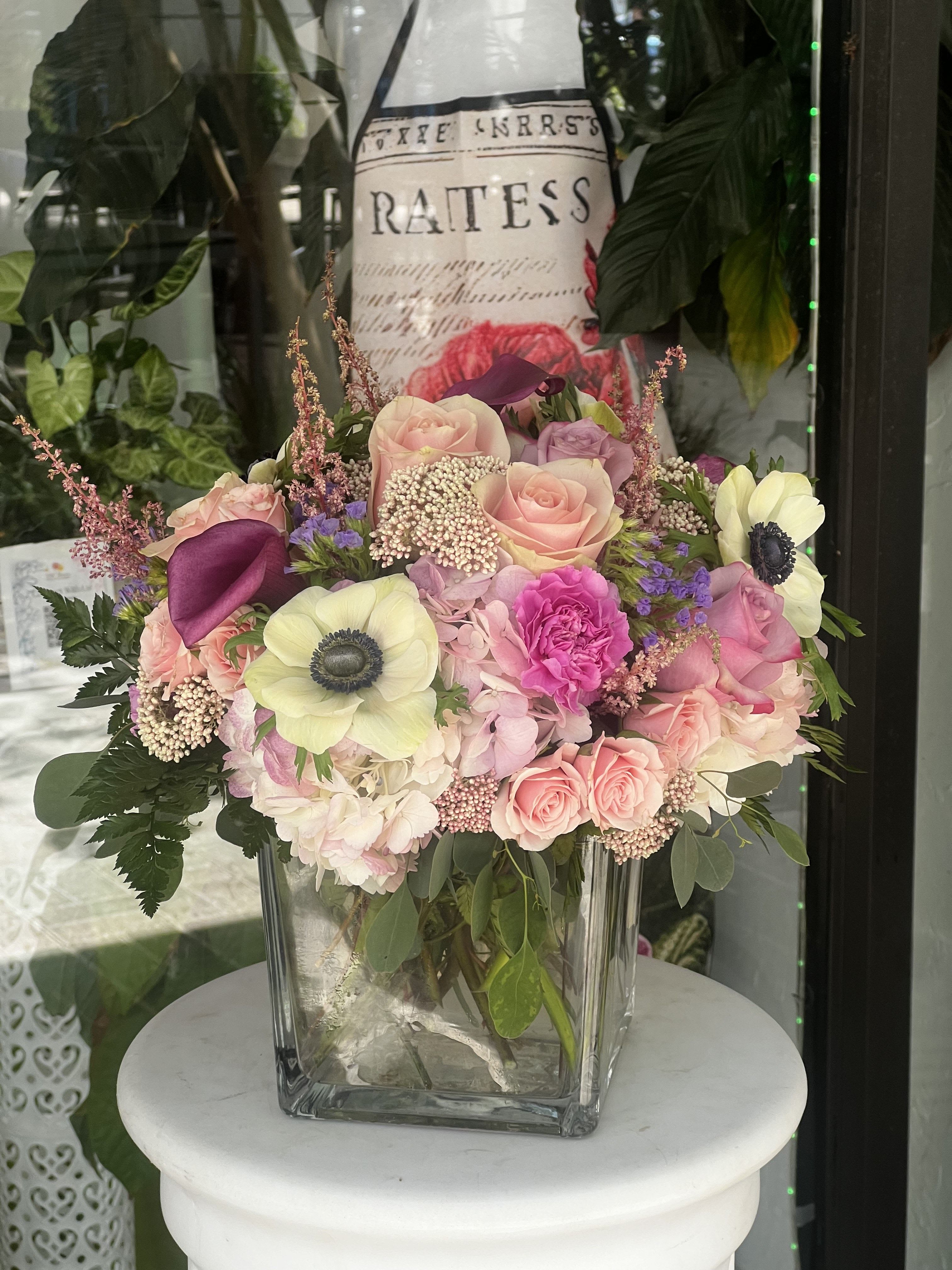 Mixed pink and cream bouquet in a clear glass vase