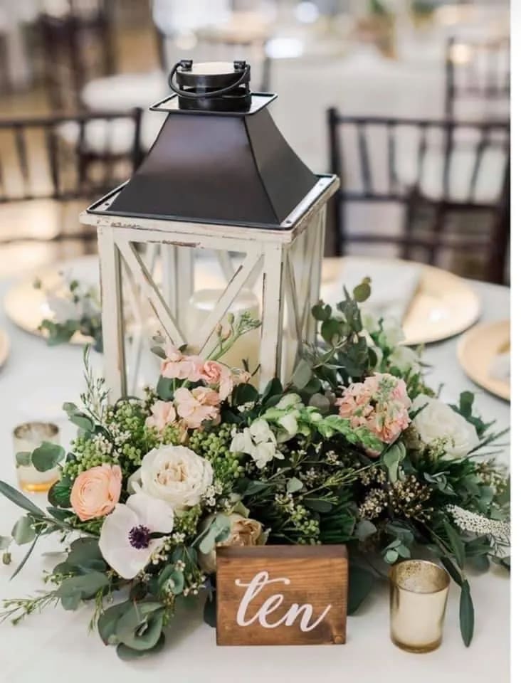 Wedding table centerpiece with a lantern and pastel flowers