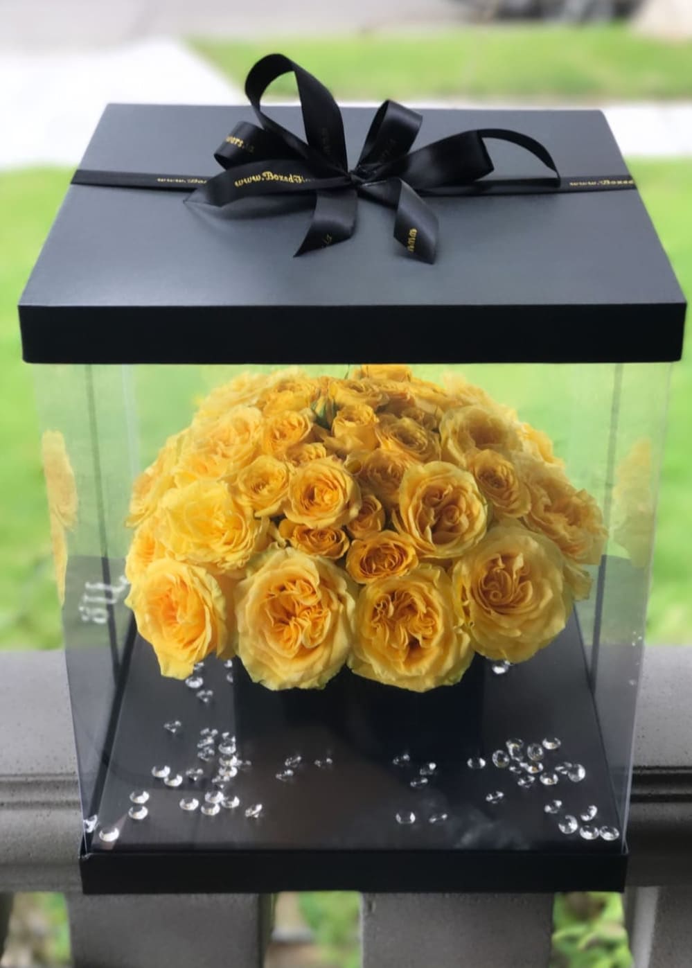 Black surprise box - Pretty see through box comes tied as a gift box filled with 25 beautiful roses. You can choose the rose color by specifying in the special instructions section at checkout. 