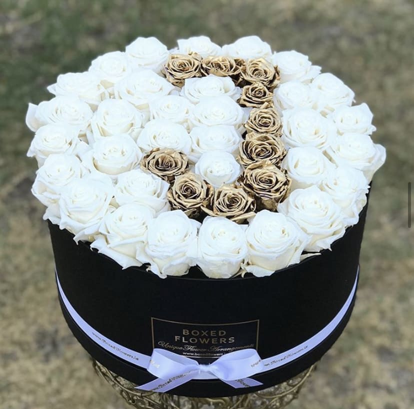 Signature initial black box - Choose your Initial letter or number at the special instructions section at checkout.  You can also request a specific rose color as well.