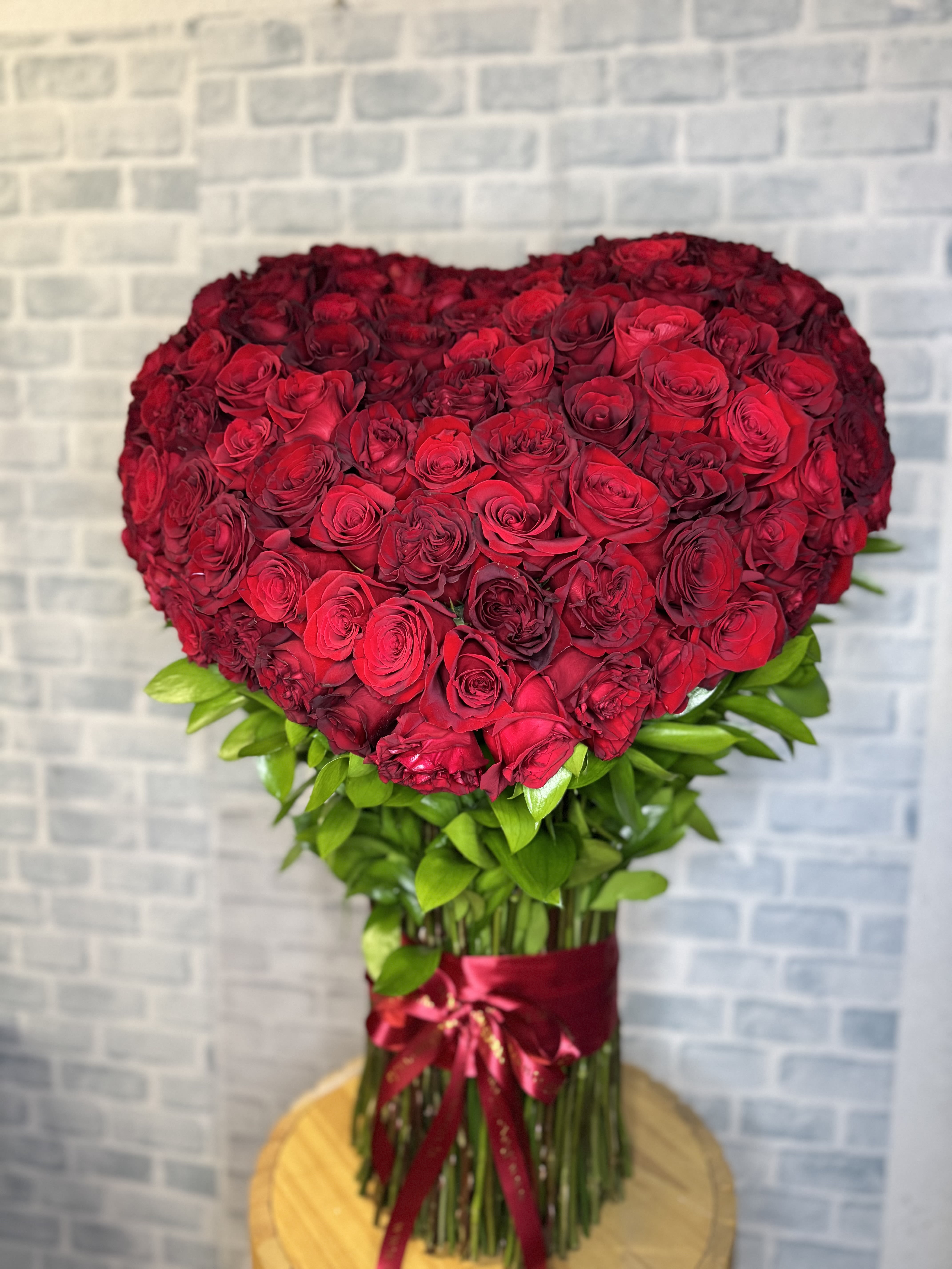 The standing heart goddess  - 125 roses beautifully arranged in a heart shaped for me a beautiful standing heart bouquet that does not need to be put in water.  Height is about 32 inches 