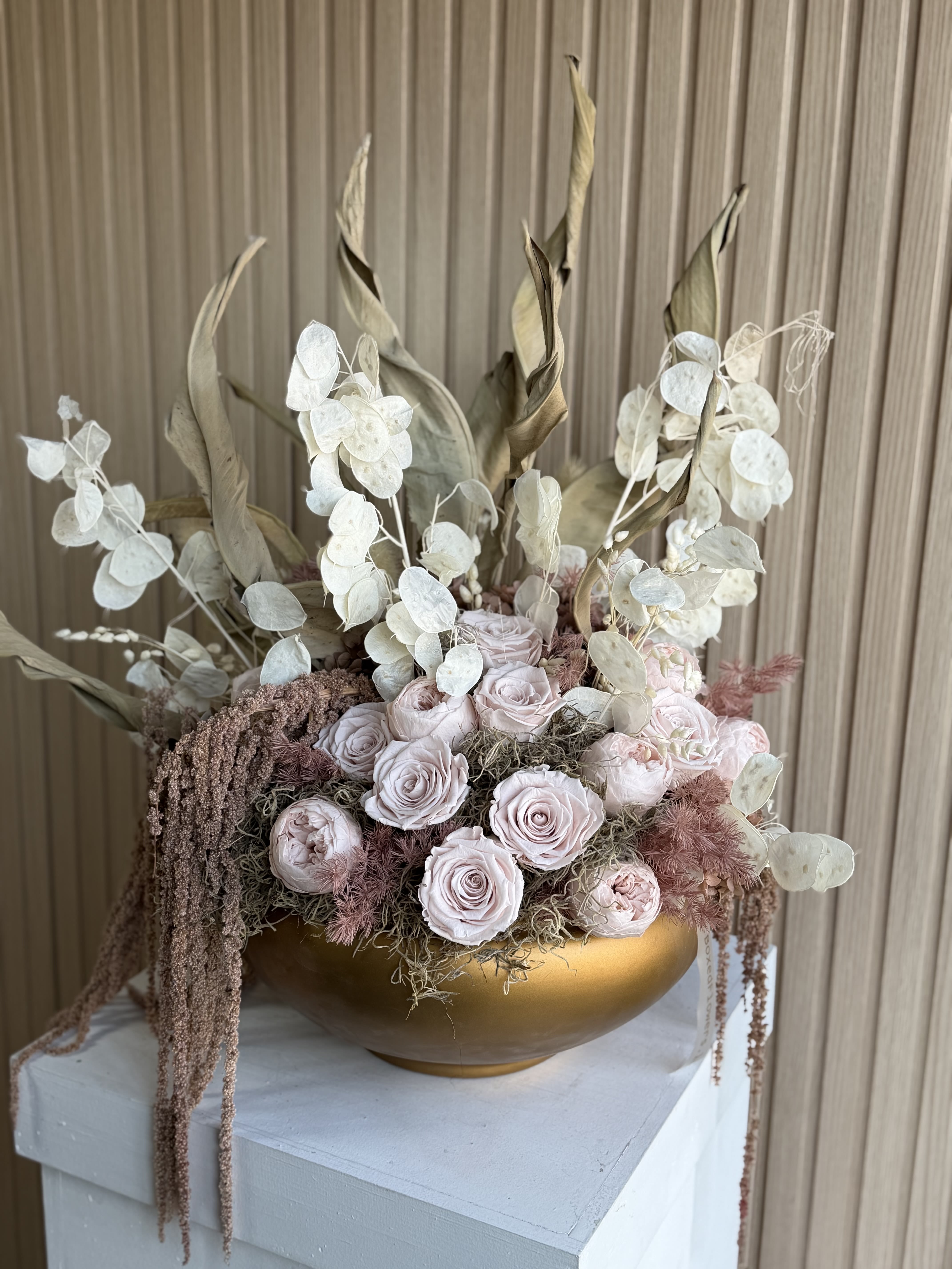 Fully preserved Vase of florals - Beautiful fully preserved vase I’ve everlasting flowers
