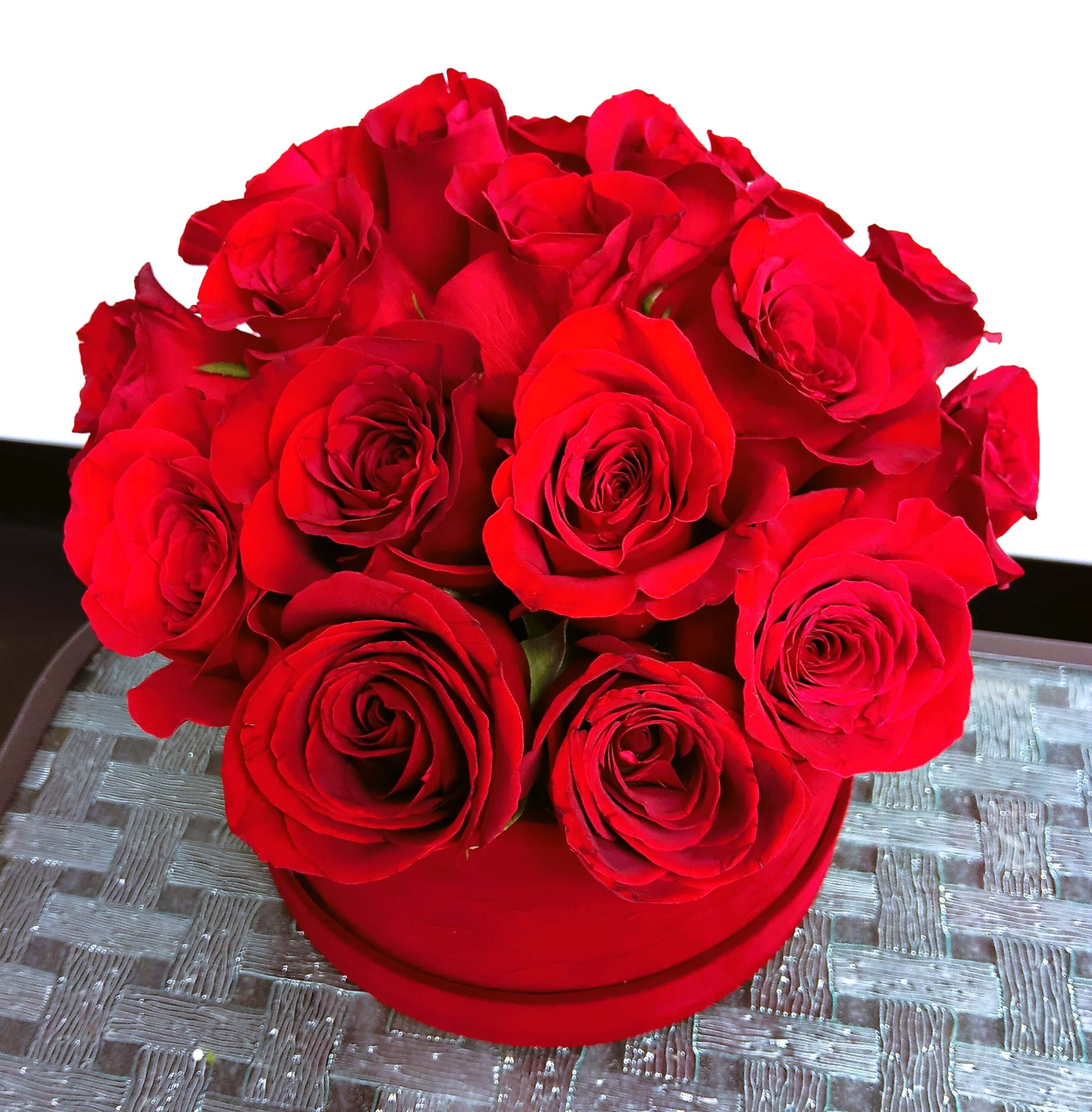 Red rose bouquet in a round red box