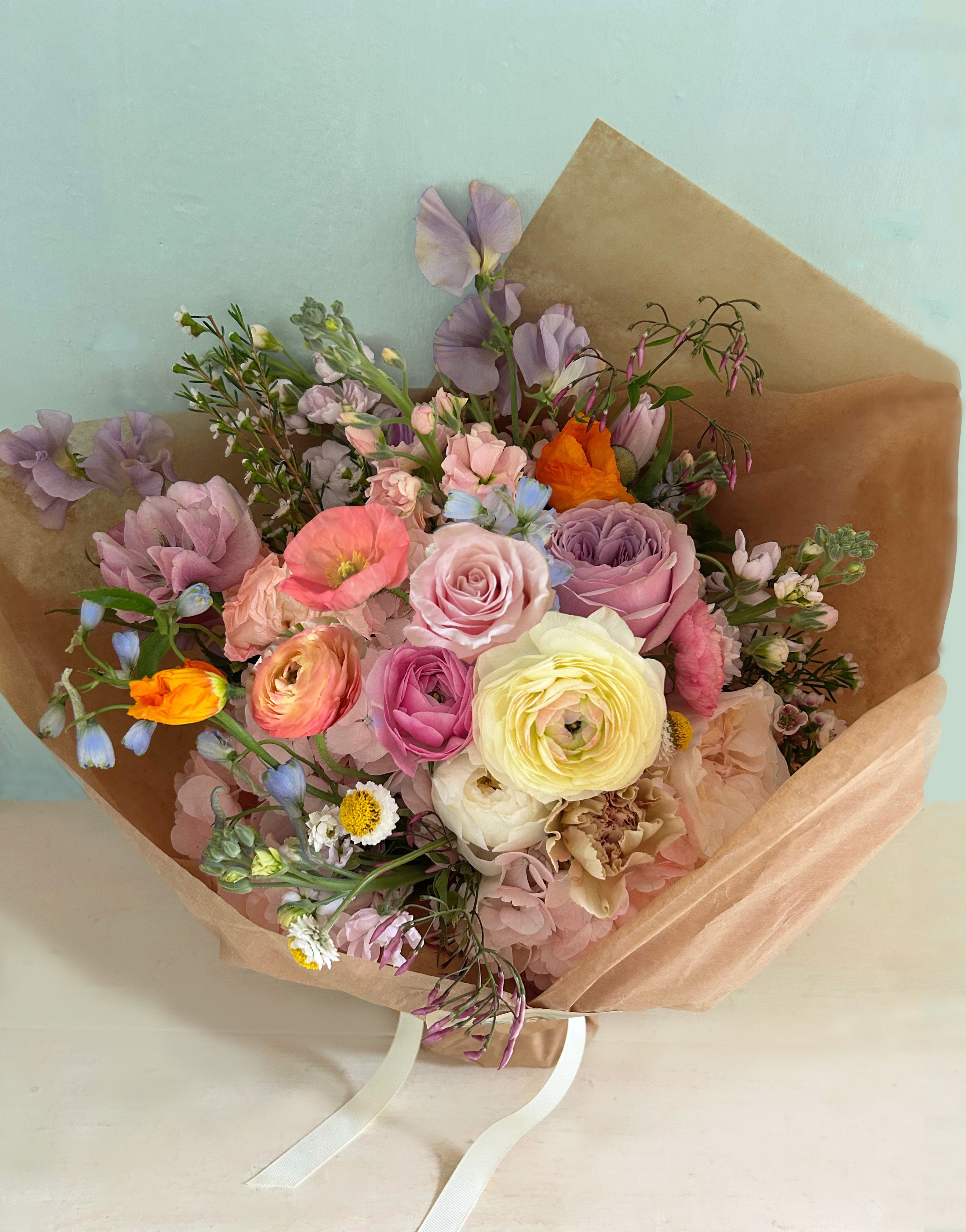 Ariel pastel bouquet - Hand tied natural and pretty bouquet full of garden like fresh seasonal flowers. Pastel palette of your dreams. Blomst LA only uses fresh, high quality flowers, all carefully selected every day to fit your flower order. We offer a personal hand delivery by our own delivery staff and guarantee the flowers will look perfect, when they arrive. We deliver in Glendale, Pasadena, Eagle Rock, Hollywood, Burbank, Beverly Hills - and everywhere else in Greater Los Angeles.