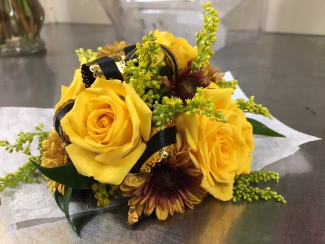 Yellow rose bouquet with dark ribbon and small filler flowers