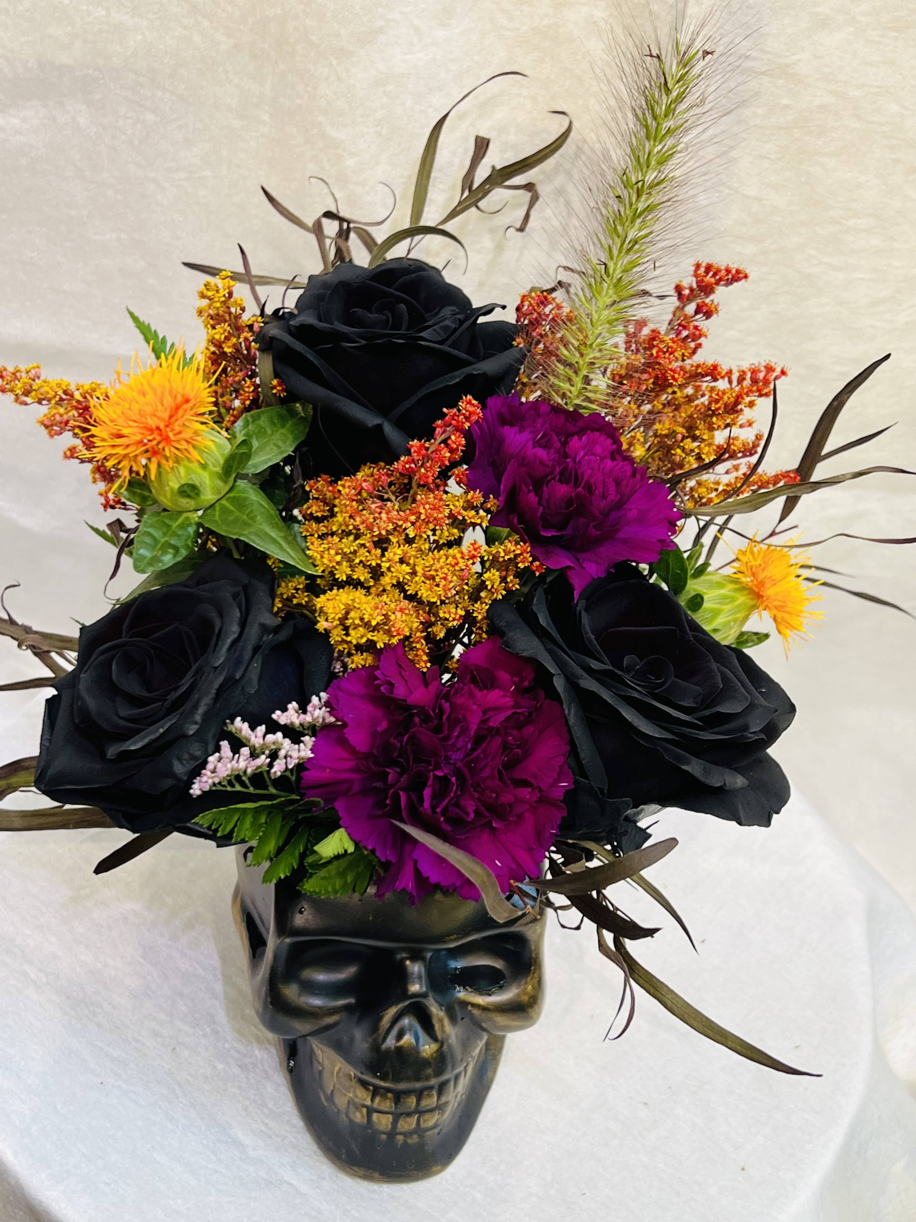 Skull me mini - Beautiful ceramic skull container with dark color flowers. please note in the special instructions your choice of dark or white skull, if no choice is noted we will fulfill with black skull 