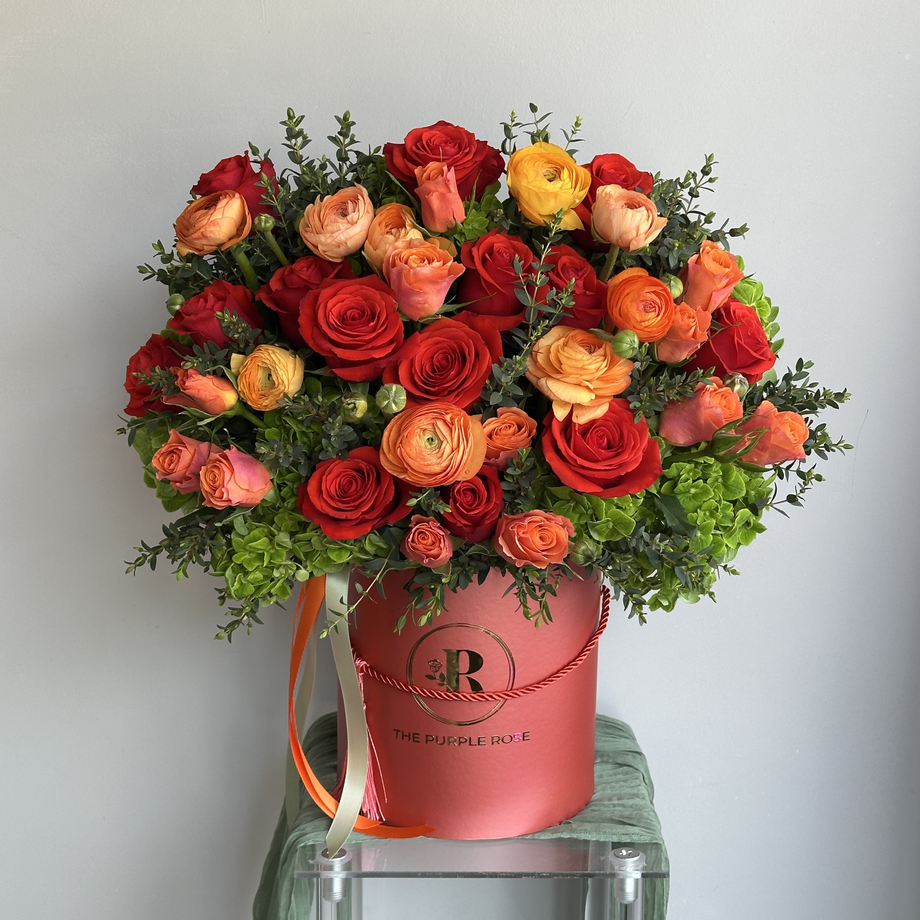 Sofie D - Deep orange and light orange flowers create a beautiful contrast in a floral arrangement, offering a blend of vibrant richness and soft warmth. This arrangement is perfect for a cheerful yet elegant atmosphere, making it suitable for birthdays, weddings, or autumn-themed events.  DELUXE size is shown in the main picture.