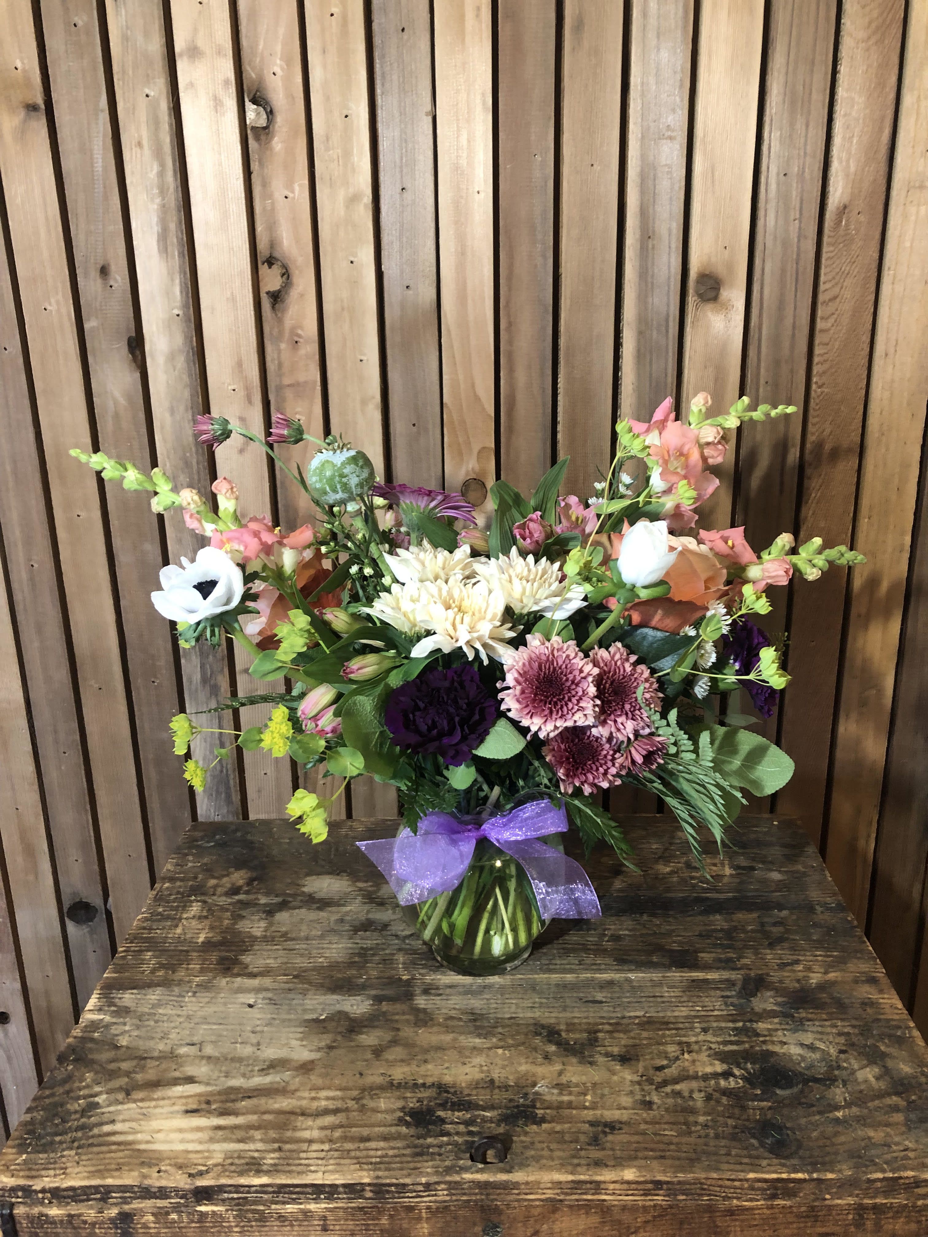 designer's Choice - A carefully curated floral design created by our expert florists using premium, seasonal flowers. Each arrangement is artfully designed, ensuring a distinctive and refined presentation. Please call the shop if you would like to discuss any special request. 