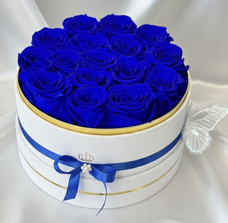 Luxury Preserved Rose Box – 16 Eternal Roses - Make a lasting impression with our Luxury Preserved Rose Box featuring 16 beautifully arranged eternal roses designed to maintain their elegance for months.  This sophisticated round box showcases premium preserved roses carefully arranged in a refined presentation. Unlike fresh flowers, preserved roses maintain their beauty without water or maintenance, making them a timeless and luxurious gift.  Perfect for anniversaries, birthdays, romantic gestures, or elegant home décor.  The 16 preserved roses are arranged in a structured, modern design that enhances depth, color intensity, and visual impact. A true statement piece crafted for those who appreciate long-lasting luxury.  Handcrafted by AMORE in Nashville, Tennessee. Available for local delivery.