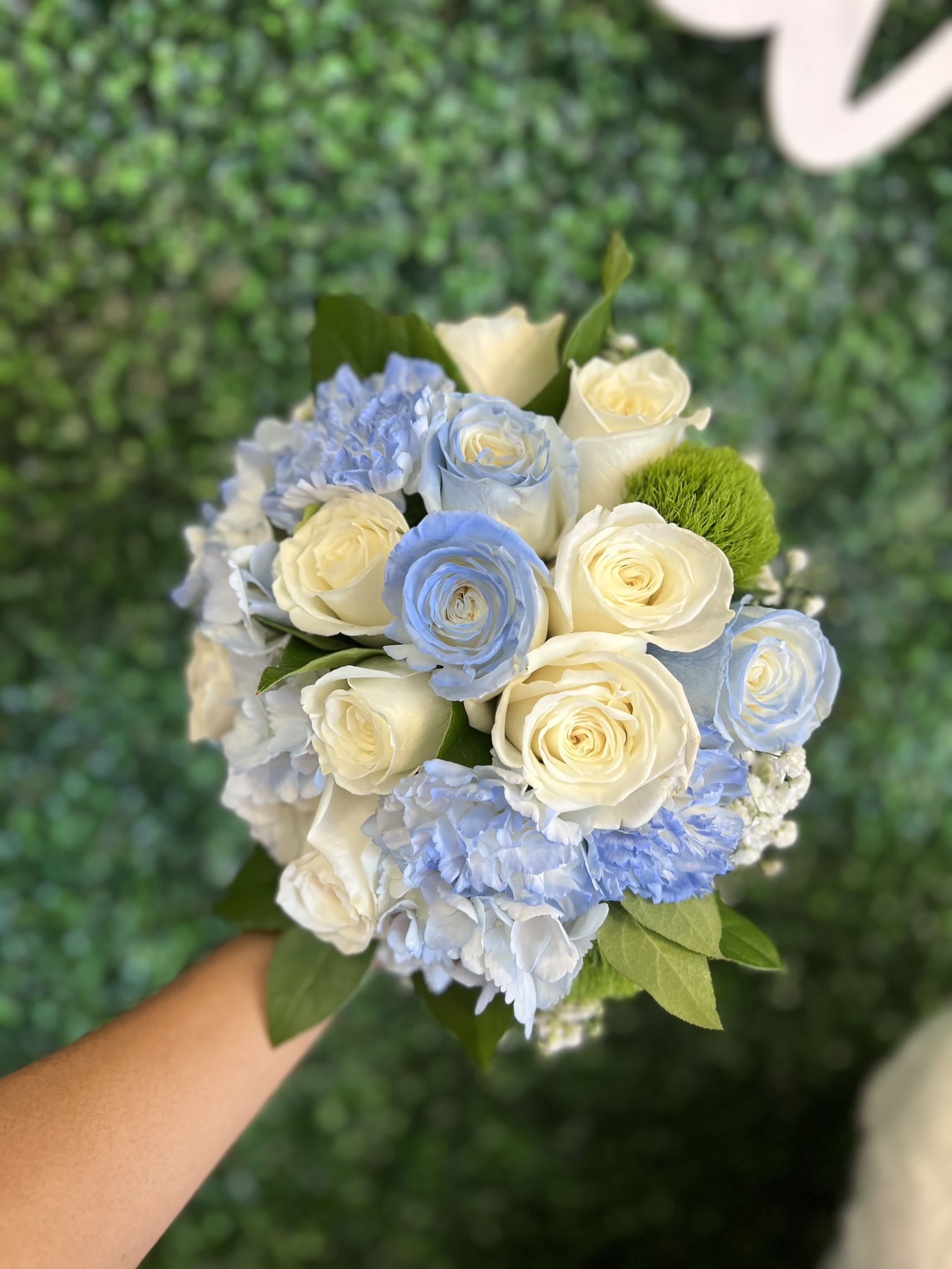 Bouquet of pale blue and cream roses with hydrangeas