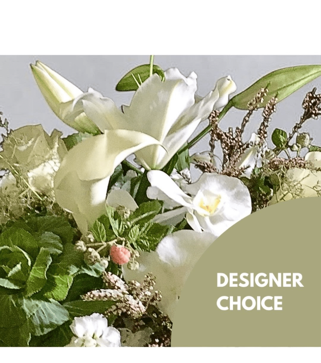 White lilies and calla lilies in a mixed bouquet