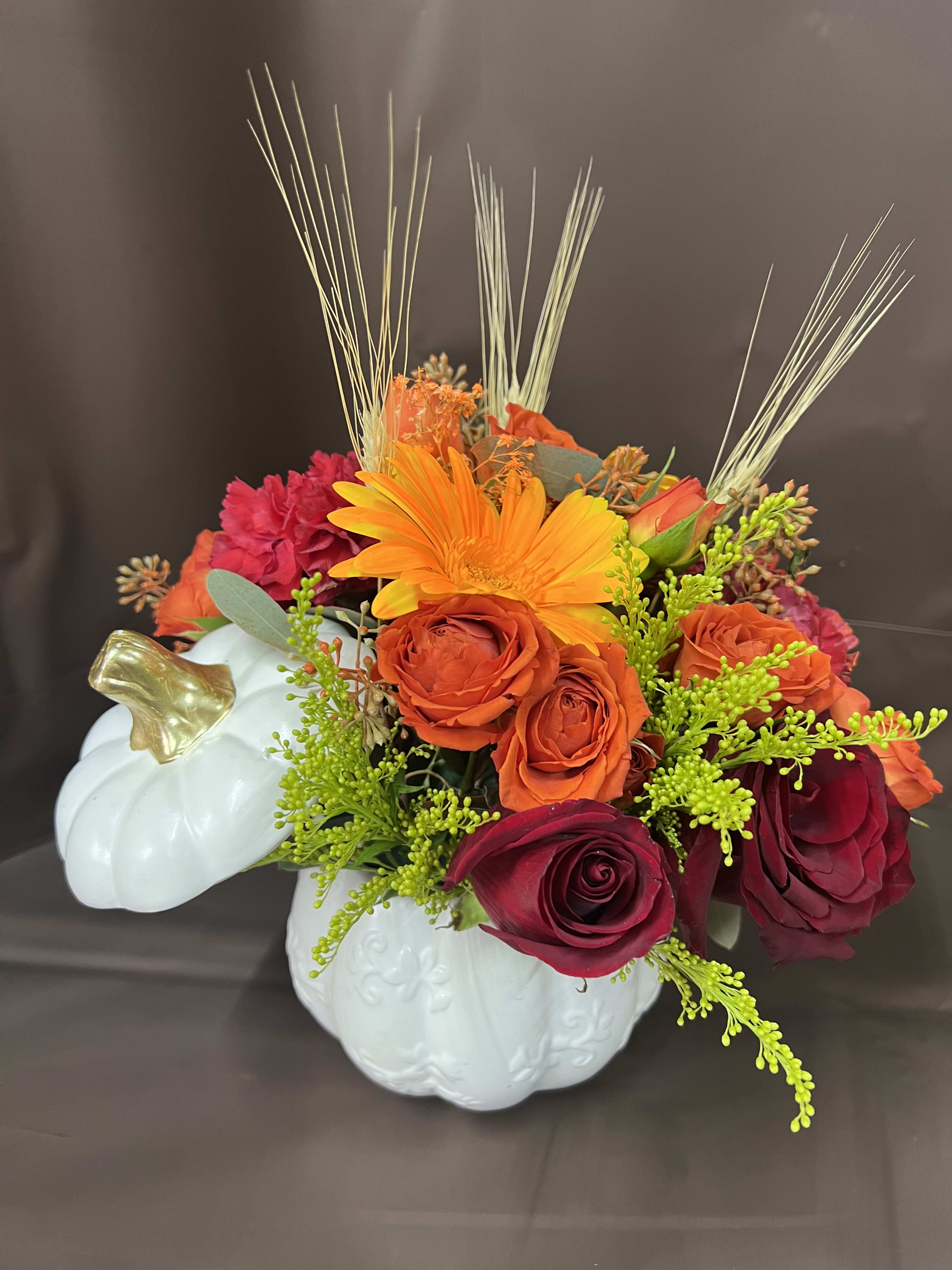 Country Pumpkin - Perfect for a fall centerpiece, birthday or Halloween party, this flower-filled ceramic pumpkin