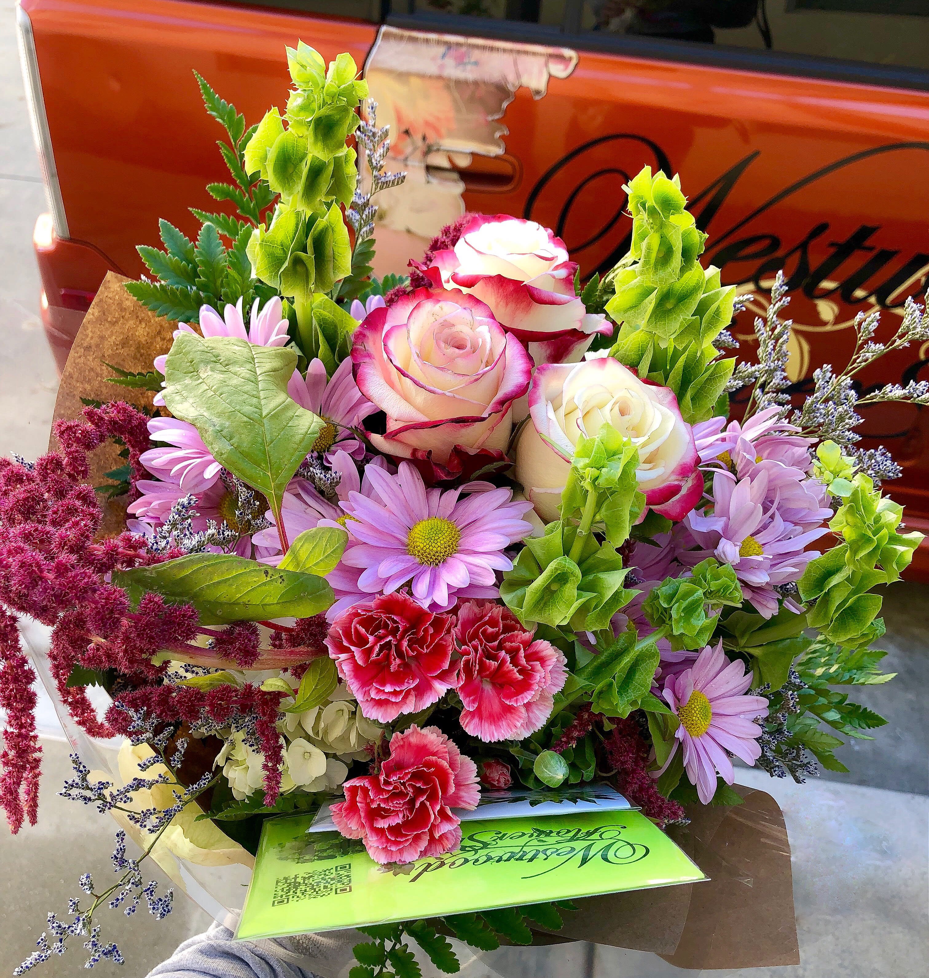 Bouquet of pink and white roses with daisies and carnations