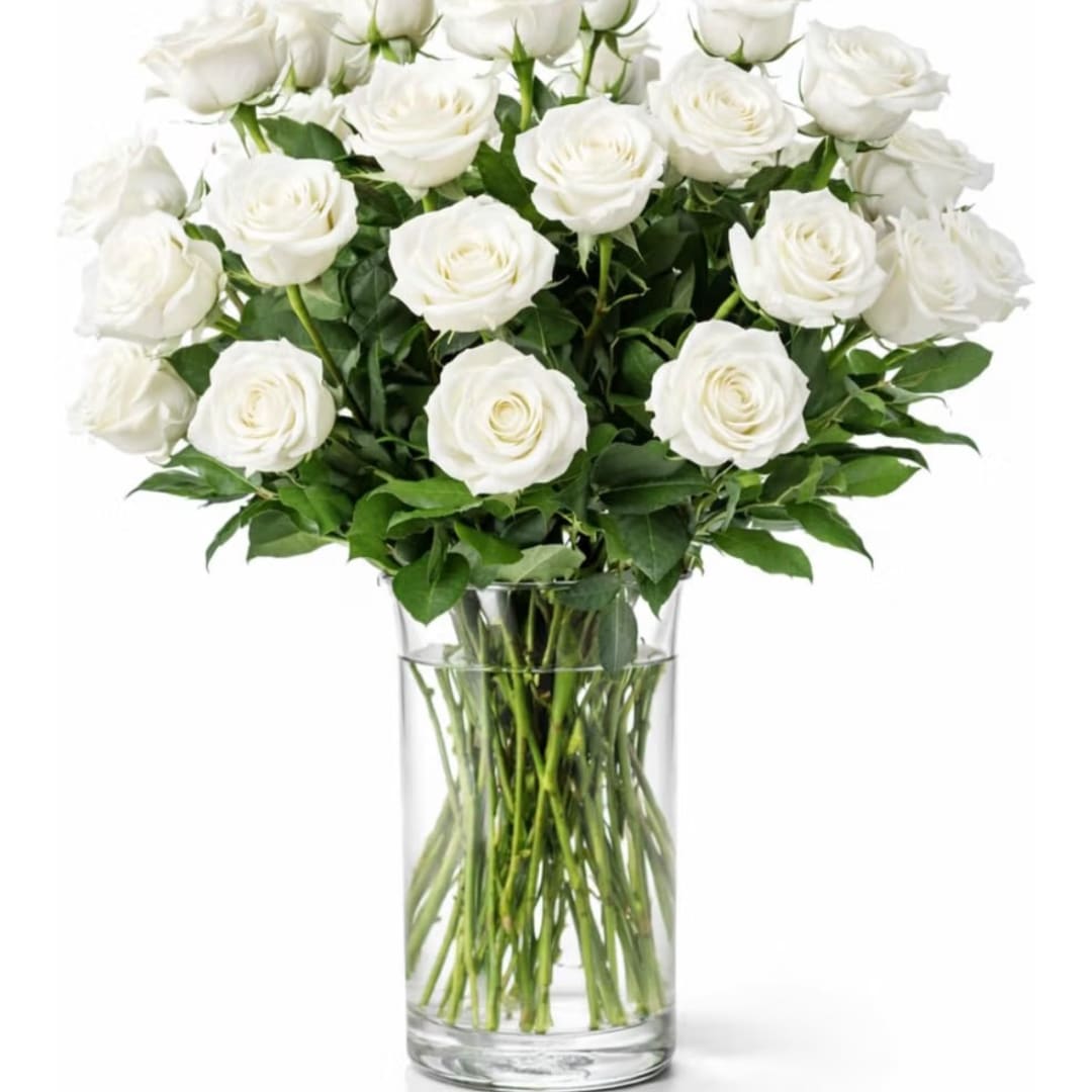 Bouquet of white roses in a clear glass vase