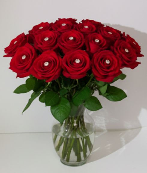 Bouquet of red roses in a clear glass vase