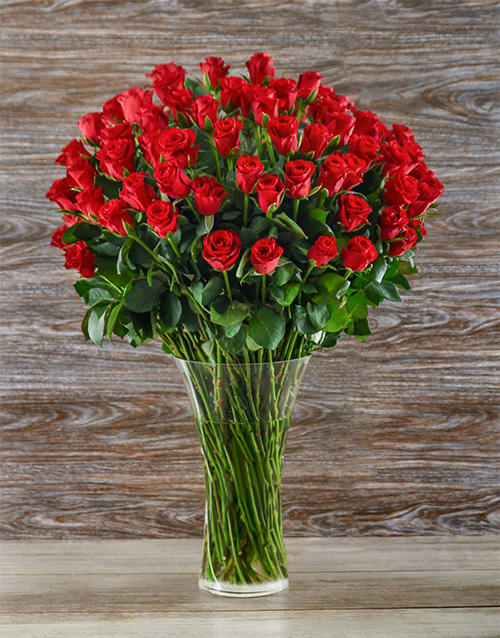 Bouquet of red roses in a clear glass vase