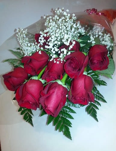 Bouquet of red roses with white baby's breath
