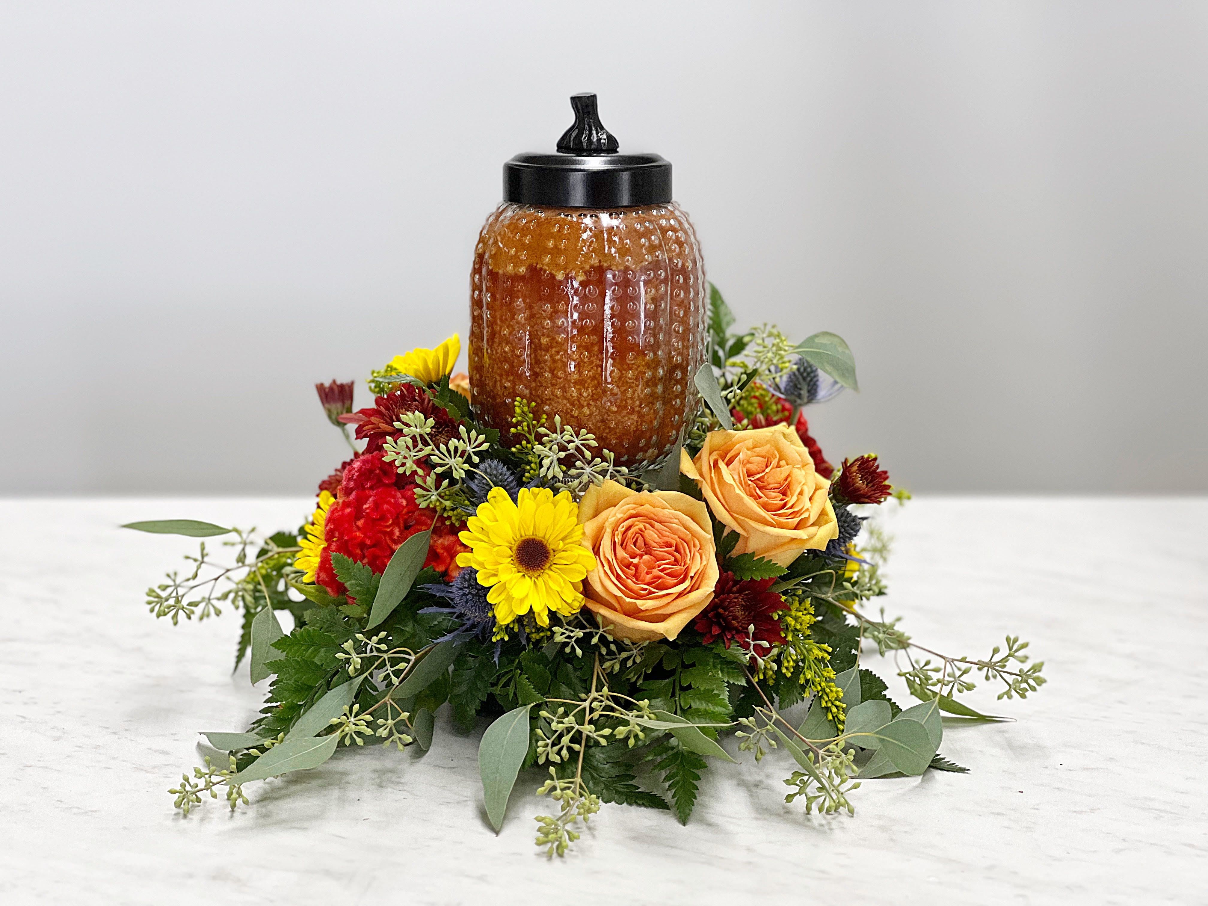 Fall Candle &amp; Fresh Arrangement Bundle - Fall scented candle with a fresh fall arrangement.  Small jar mama, small beehives, pumpkin, and jack-o-lantern candles only. Please call to request a specific candle.