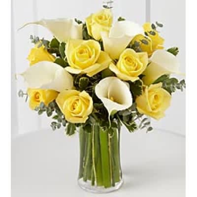 Garden Roses in 1950's Heinrich Bavarian Vase - Lorem ipsum dolor sit amet, consectetur adipiscing elit. Nullam accumsan libero sit amet magna varius malesuada. Aenean ut ante eget alit porttitor molestie eu nisl. Aliquam et tortor as turpis faucibus Lorem ipsum dolor sit amet, consectetur ad ipiscing elit. Nullam accumsan libero sit amet vehicula. 
