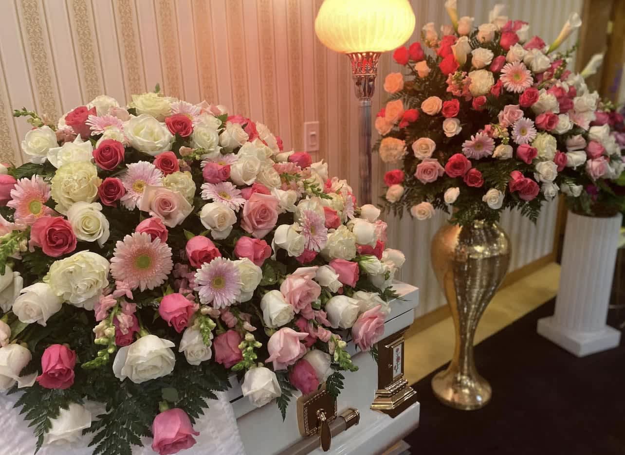 Rose special - Comes with casket spray and 2 stands