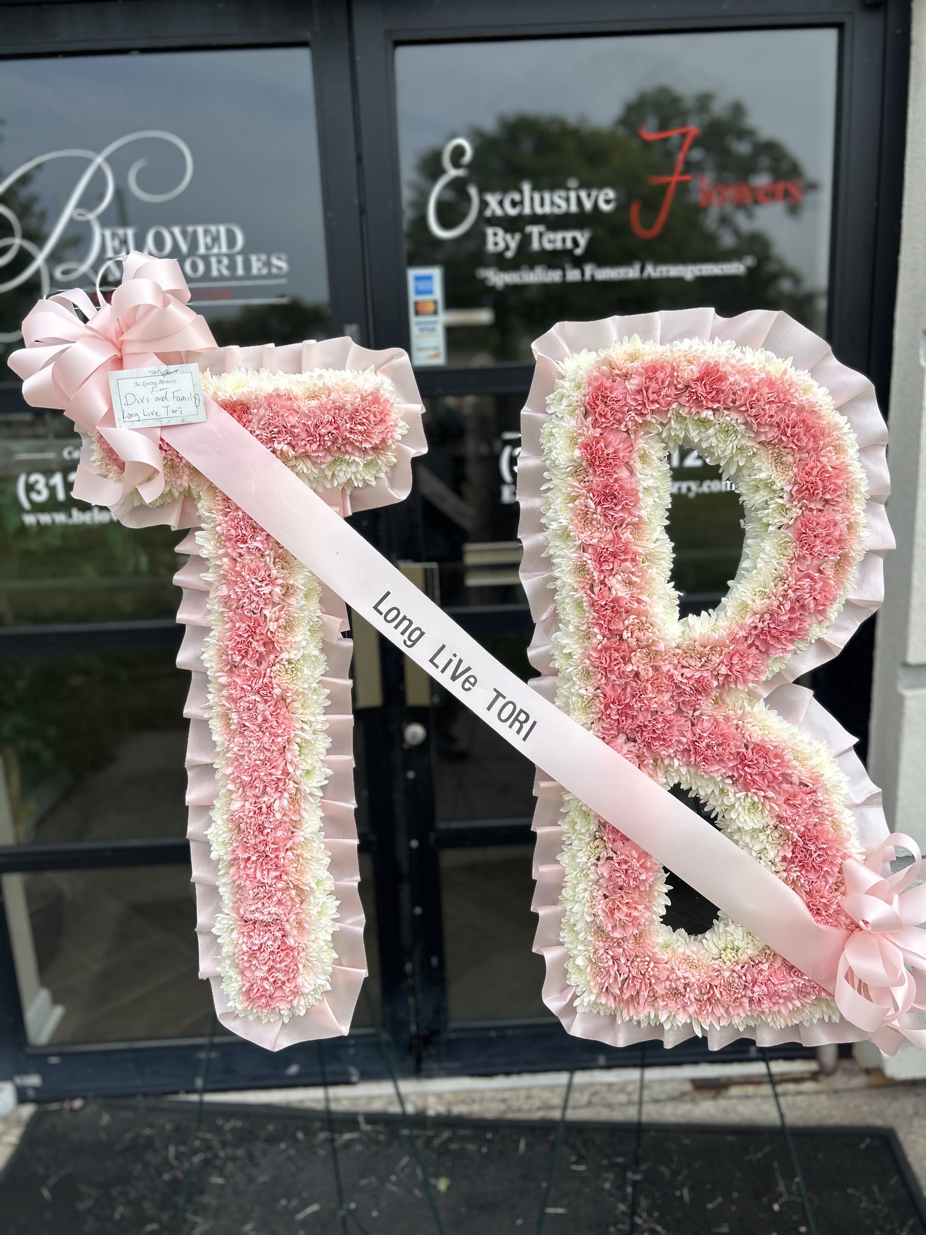 Custom letters - Custom letters can be made with fresh or silk flowers