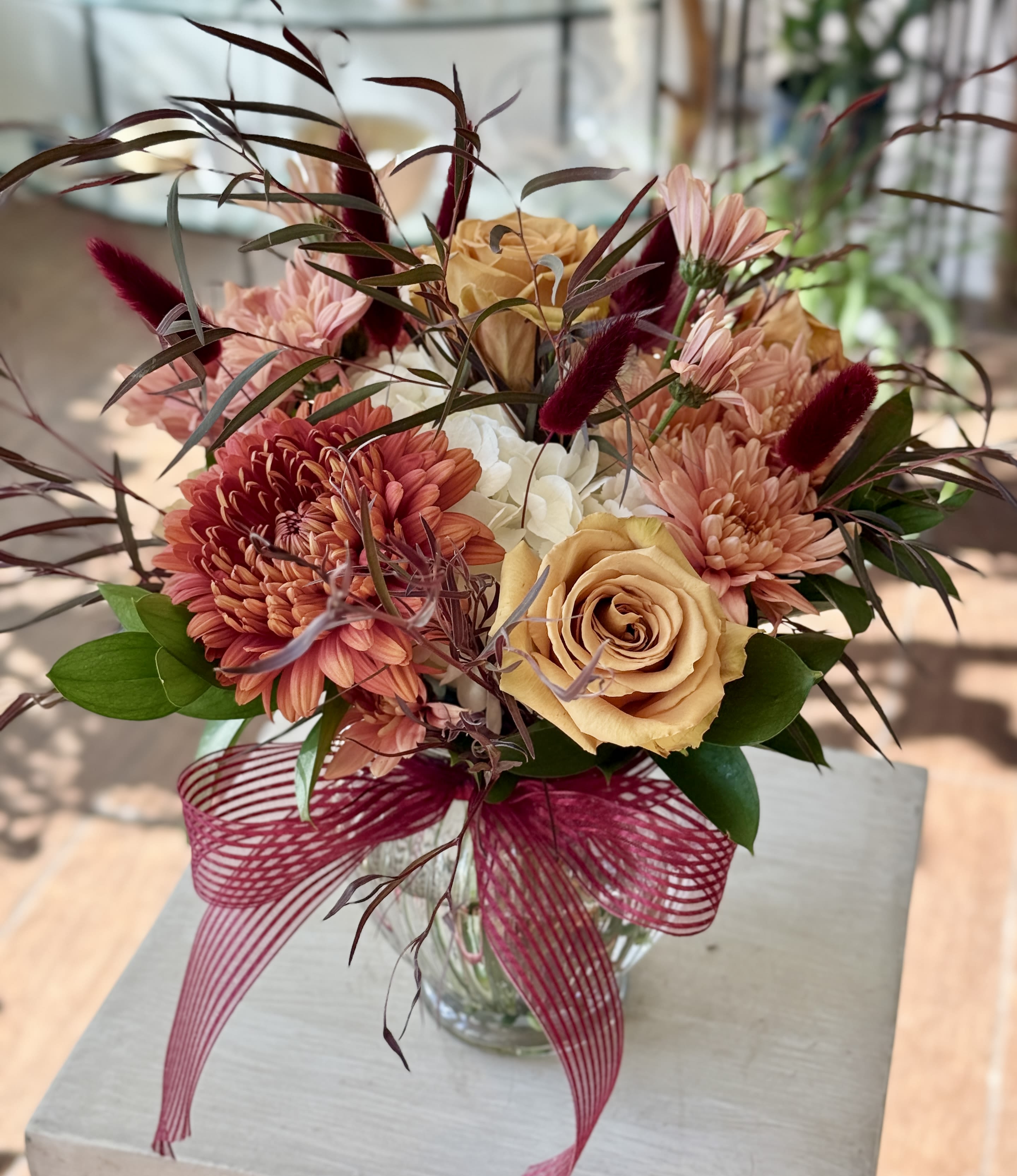 Daria - Autumnal fresh flower arrangement in a clear glass vase. 