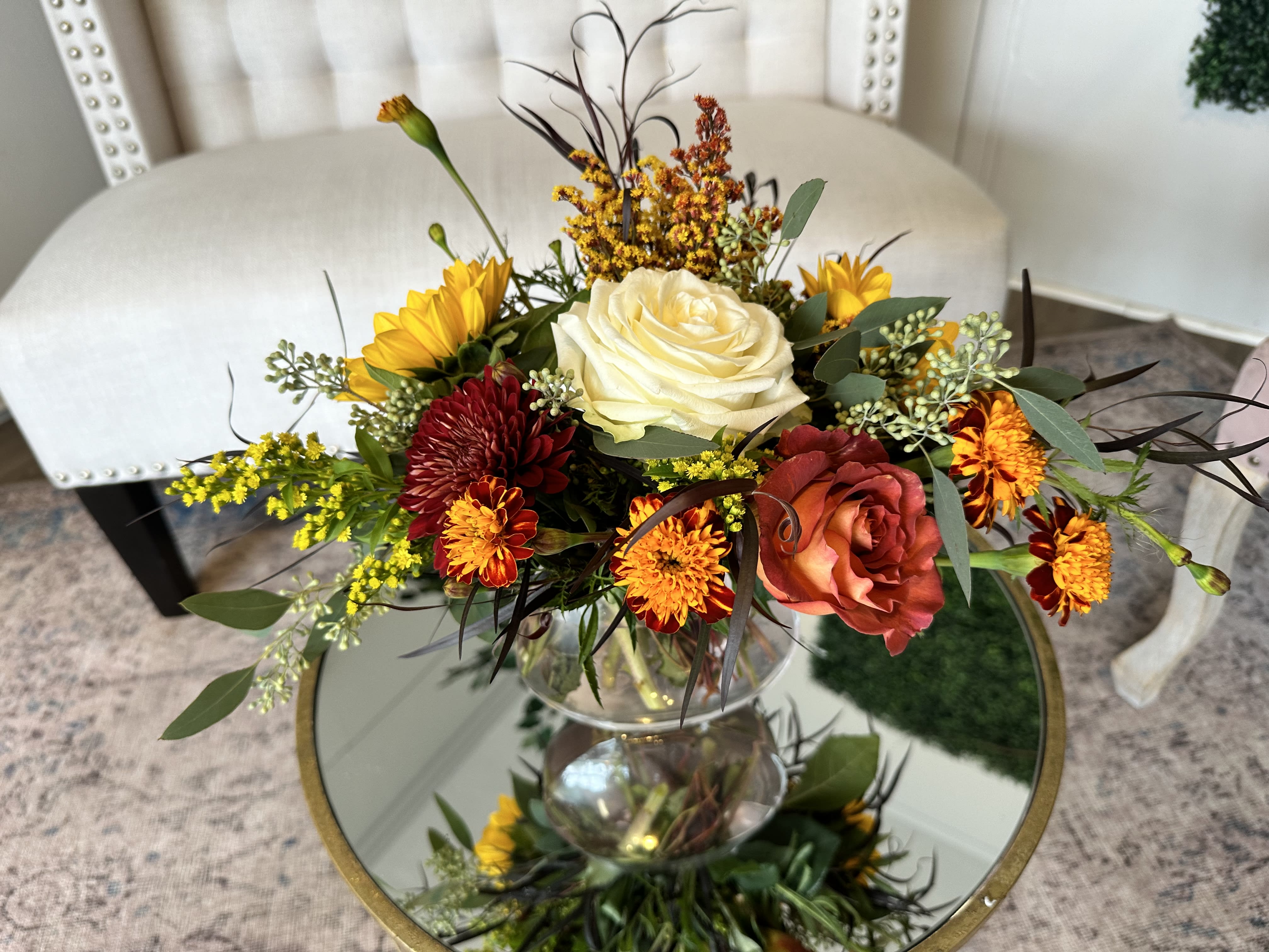 Harvest Hues - Let the colors and scents of autumn fill your space or loved one's space with warmth and joy! Whether you are looking to bring a touch of fall into your home or surprise someone with a heartfelt gift, Harvest Hues is the perfect choice!