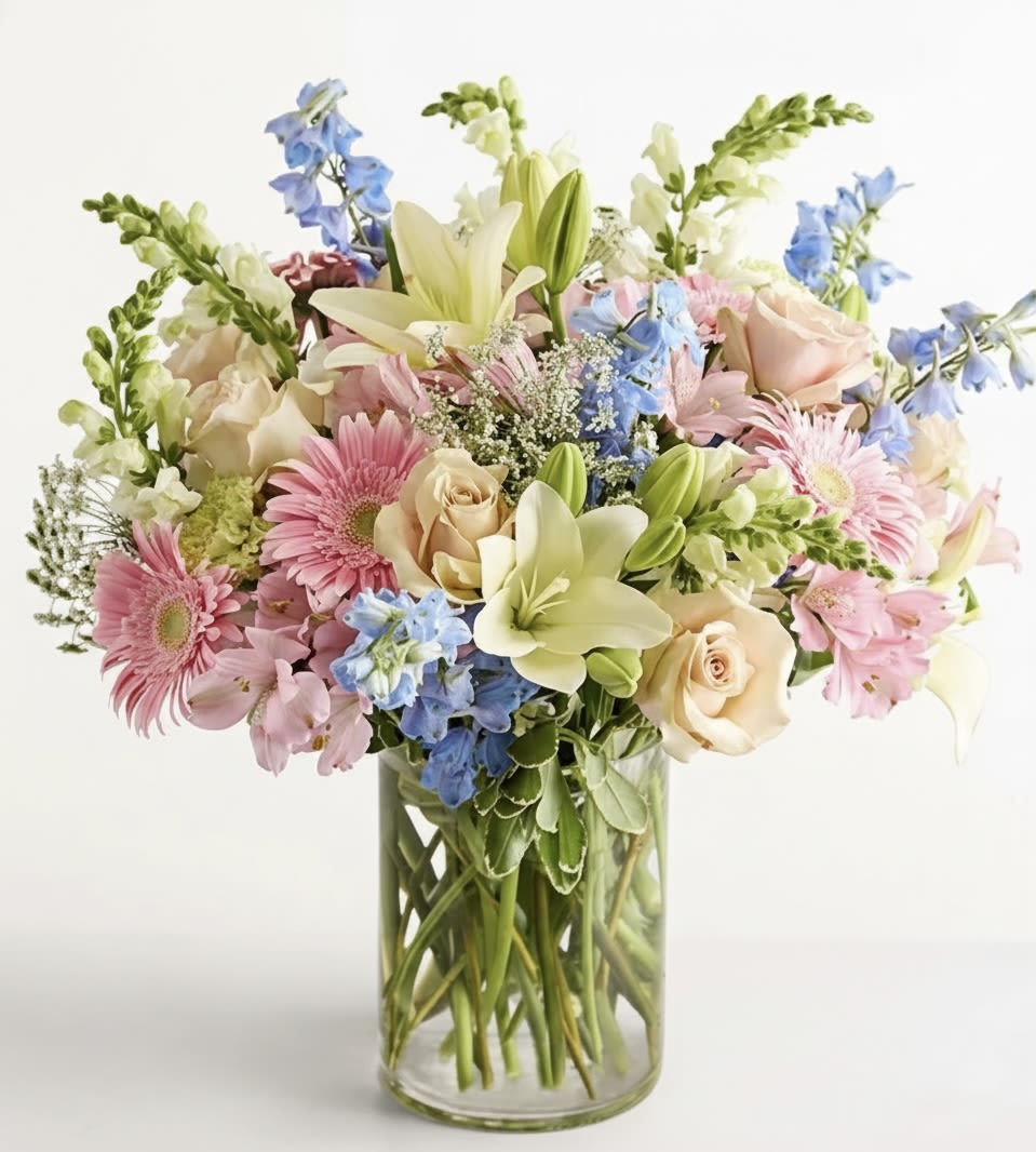 Mixed pastel bouquet in a clear glass vase