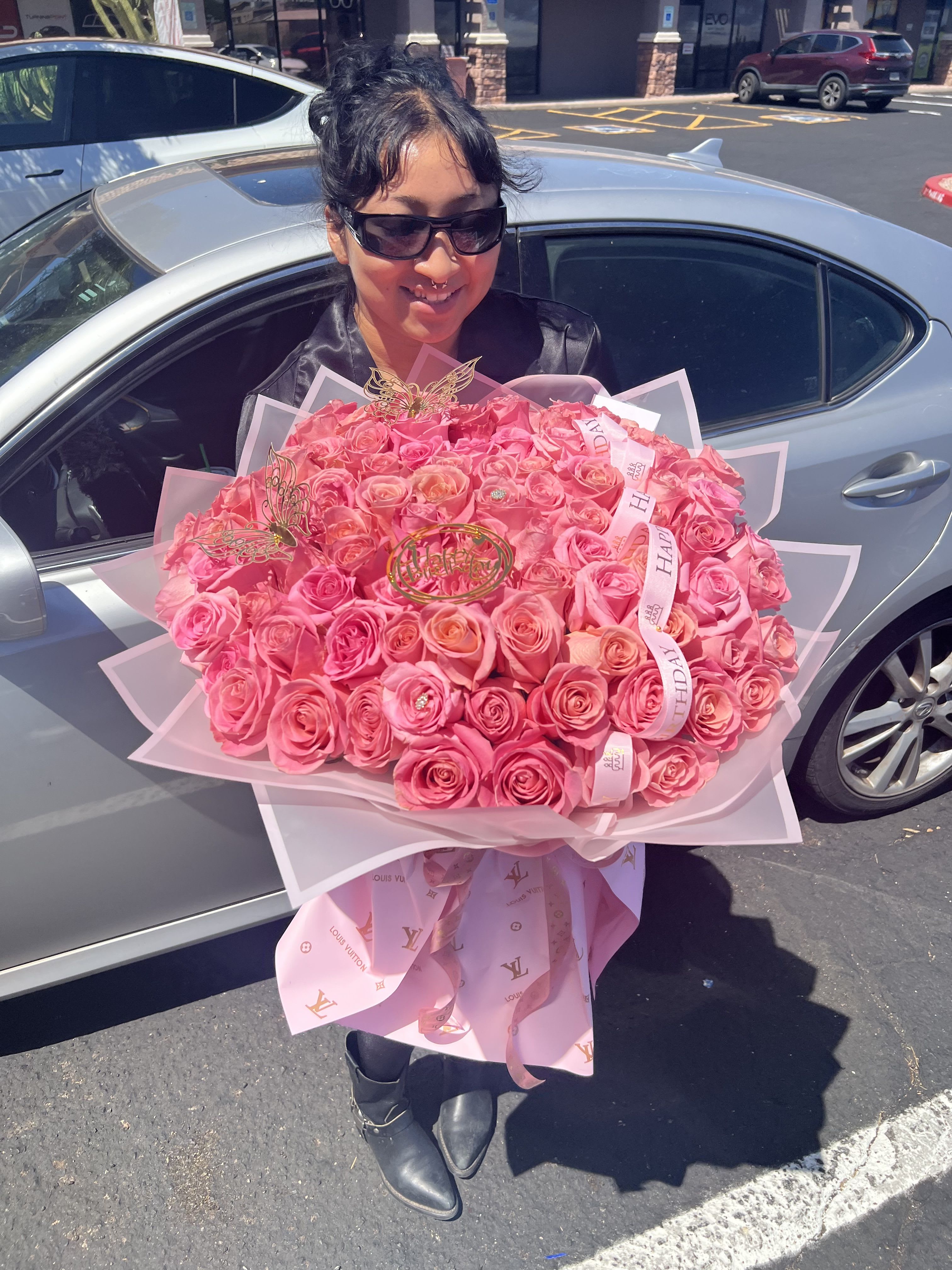 100 ways (100) rose bouquet all colors availible  - 100 roses   light pink roses pictured available in almost all colors  the shades vary- if no other shade is indicated we will use pinks   in a vase/container for easy care