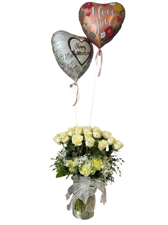 Bouquet of cream roses in a glass vase with two heart balloons