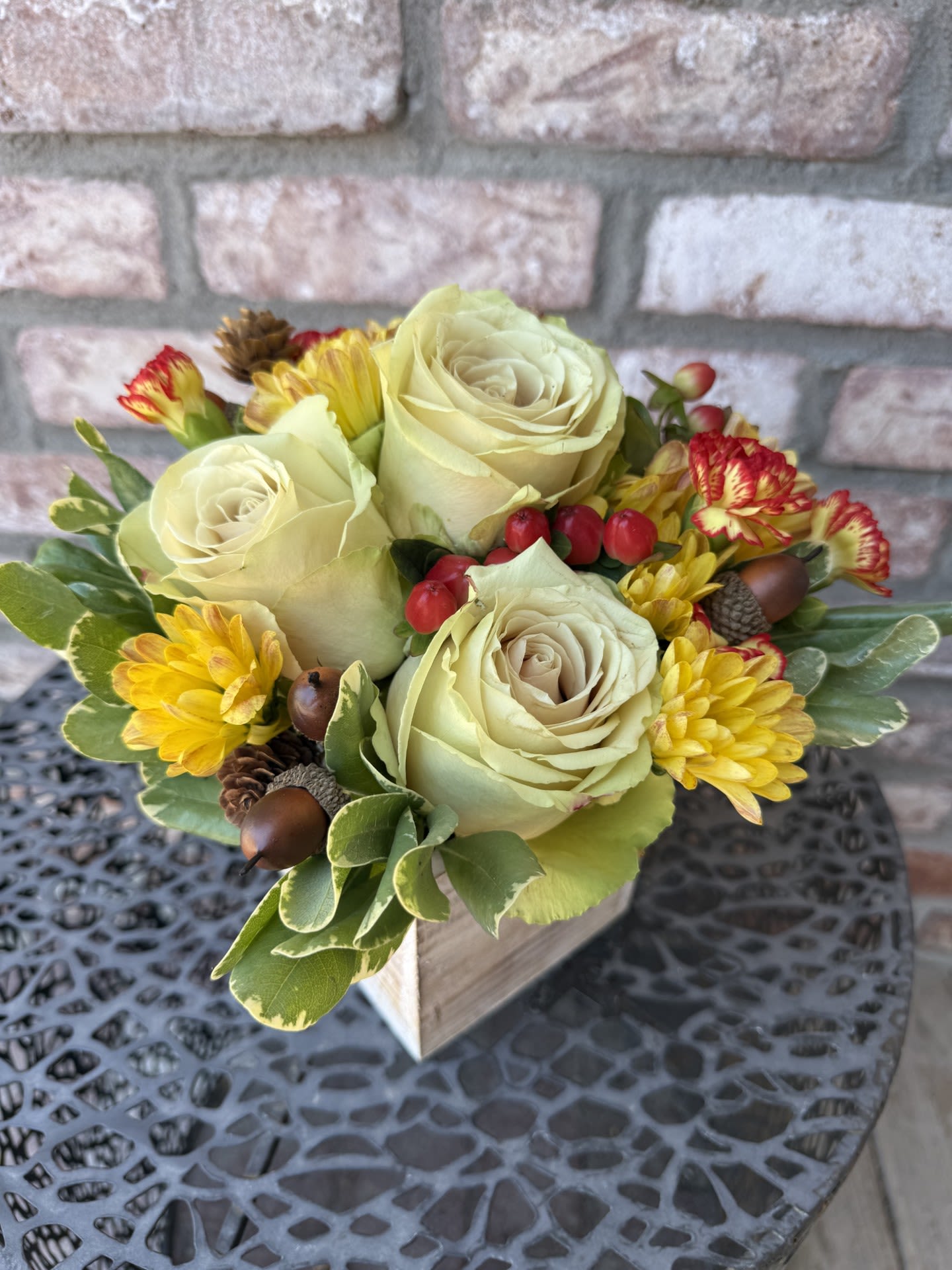 Cream roses with yellow mums in a small wooden box