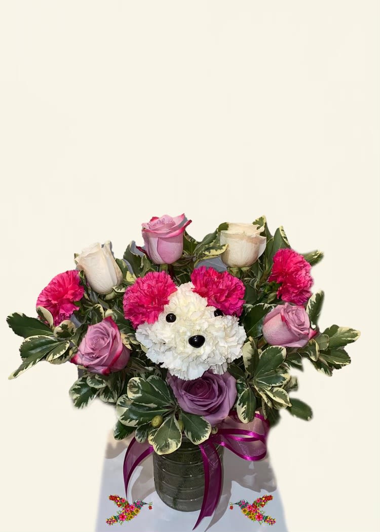 Bouquet with a teddy bear face made of white flowers and pink roses