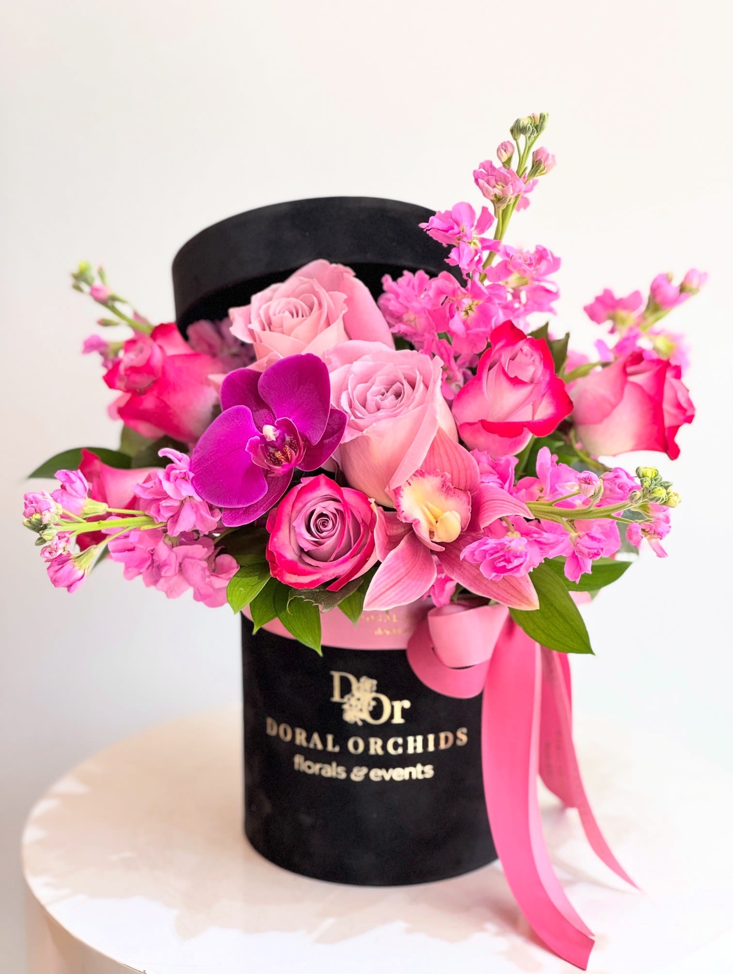 Pink Affair ™ - Stunning florals in pink and purple shades, arranged in a beautiful black velvet box.