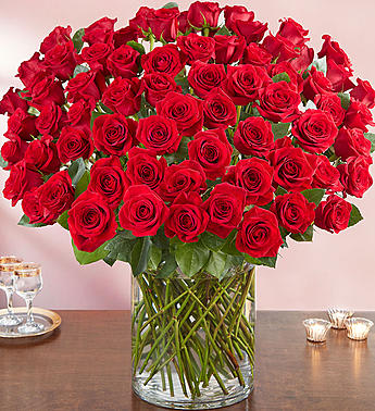 Bouquet of red roses in a clear glass vase