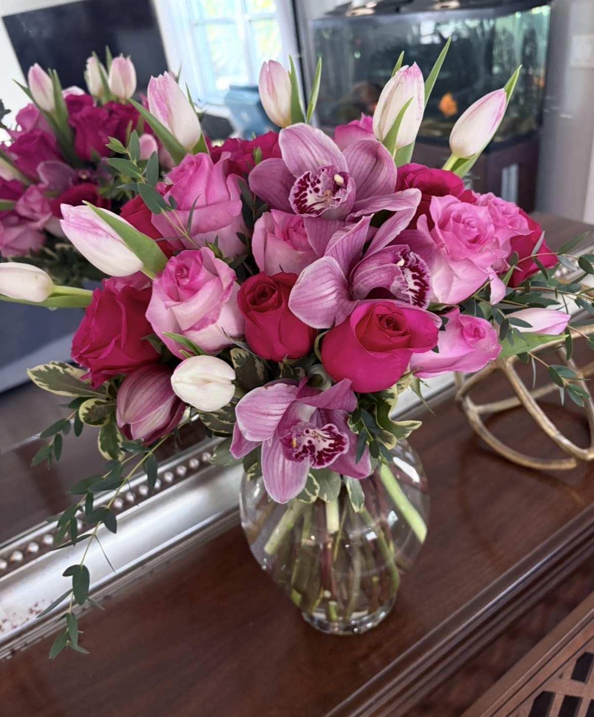 Timeless blossom - The 'Timeless Blossom' bouquet is a breathtaking floral arrangement that beautifully combines classic elegance with vibrant color.