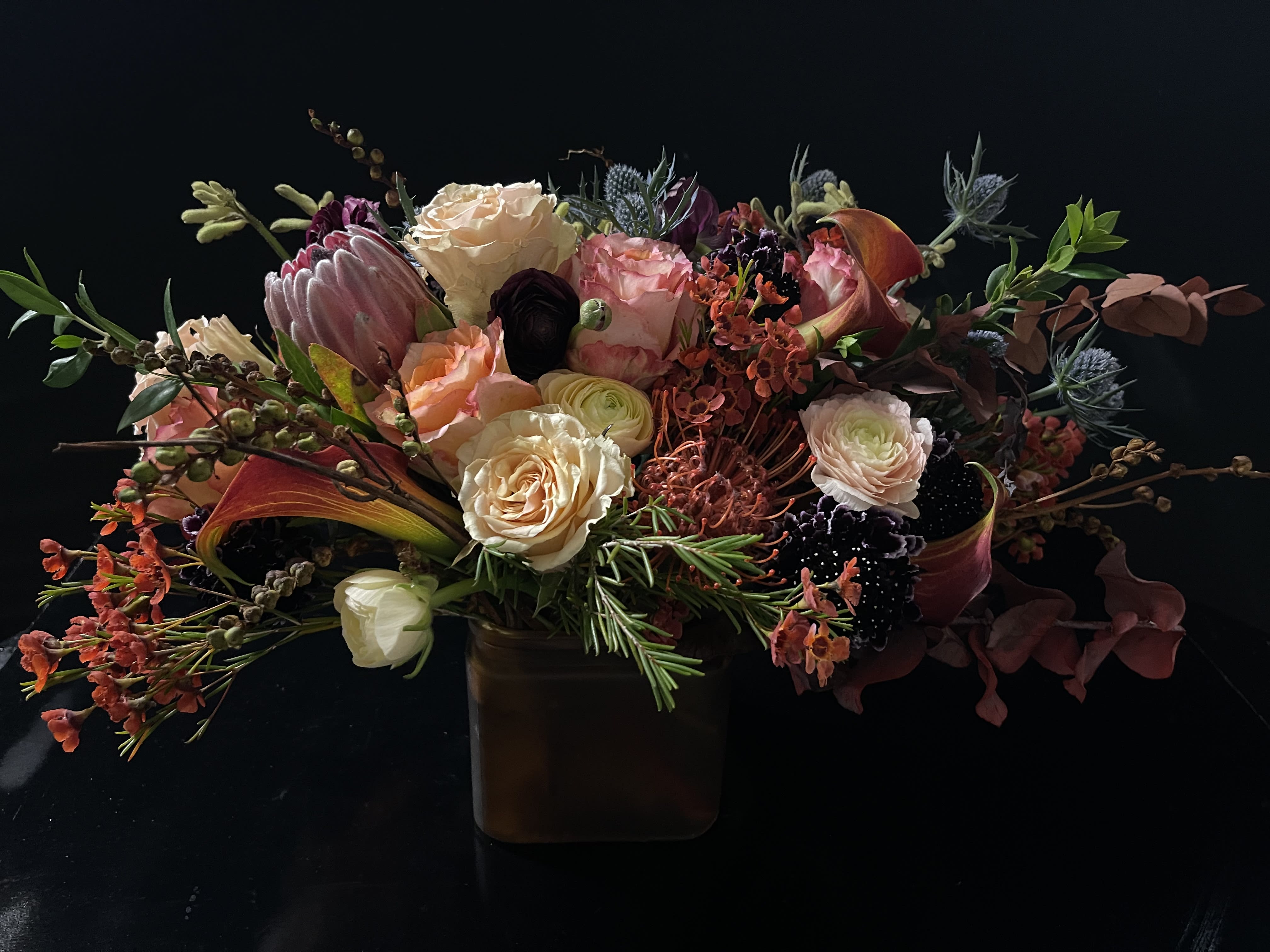 Fall color designers choice. - The flowers and colors will always vary as we design with what’s fresh and available when your order. 