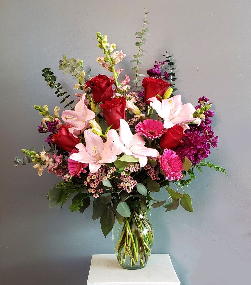Tinasha - Beautiful arrangement of red, pink and green.  