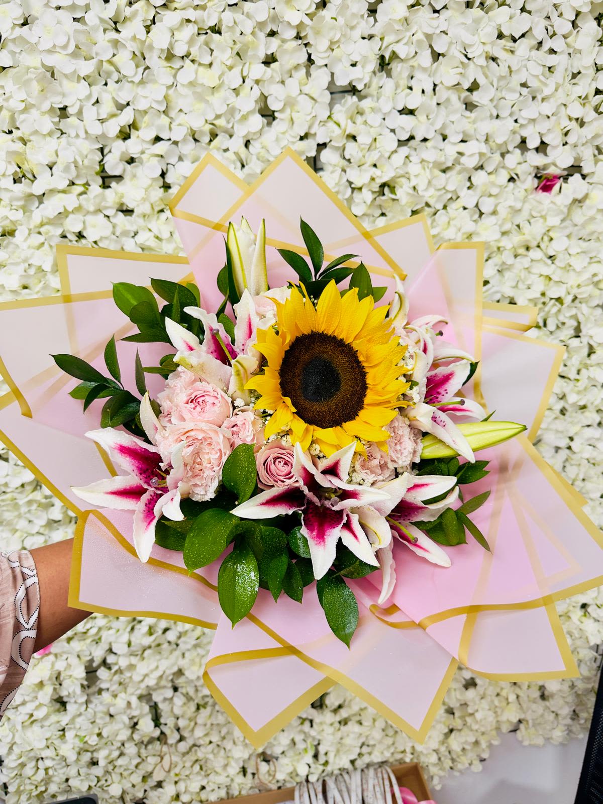 Mix Bouquet - Make her smile at first glance   Beautiful floral arrangements made with fresh flowers and love-filled details. The perfect gift to spoil Mom the way she deserves.  Fast delivery to surprise her right on time.  