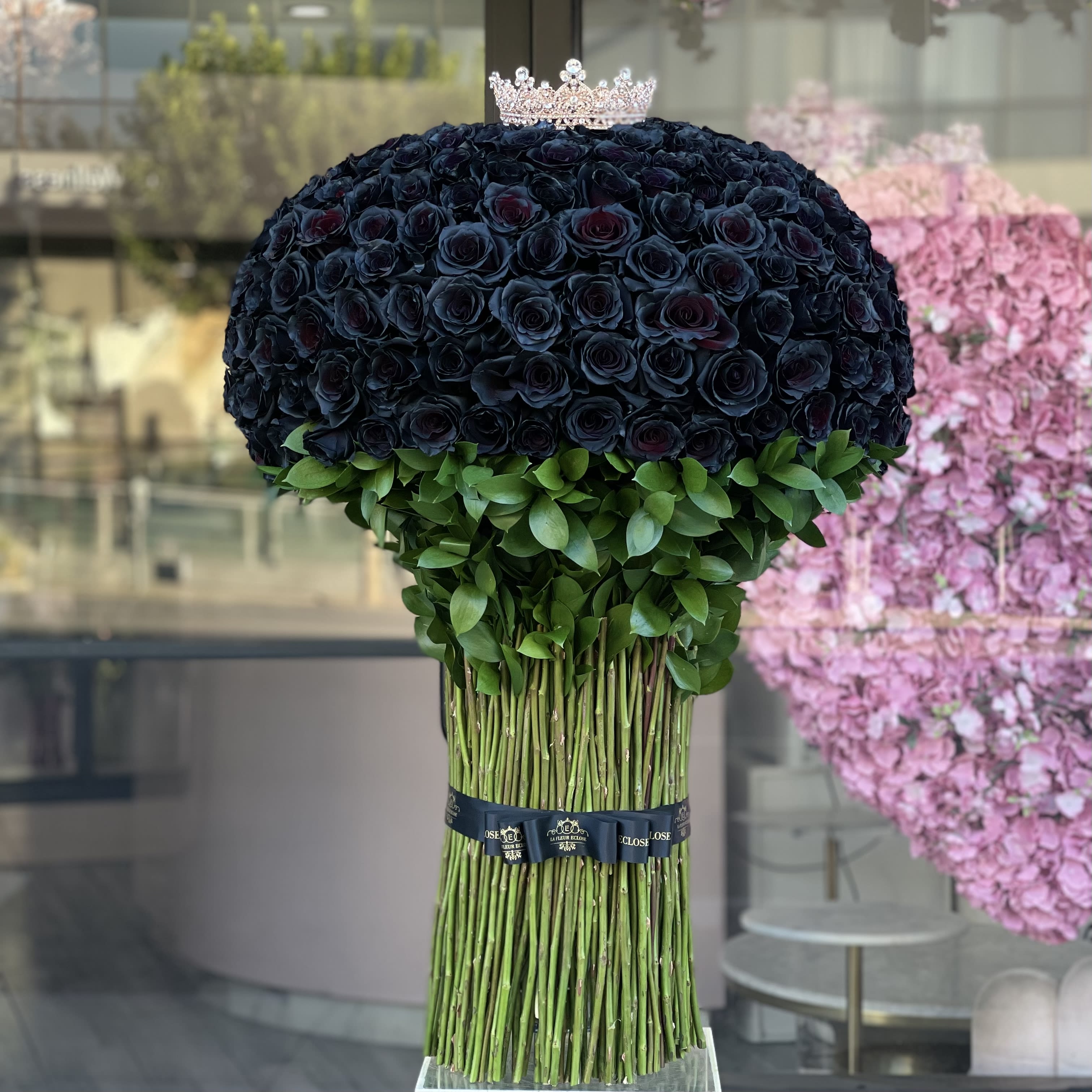 Dark queen (rare black roses) - Our beautiful standing bouquet made of rear black roses with the shiny crown on top