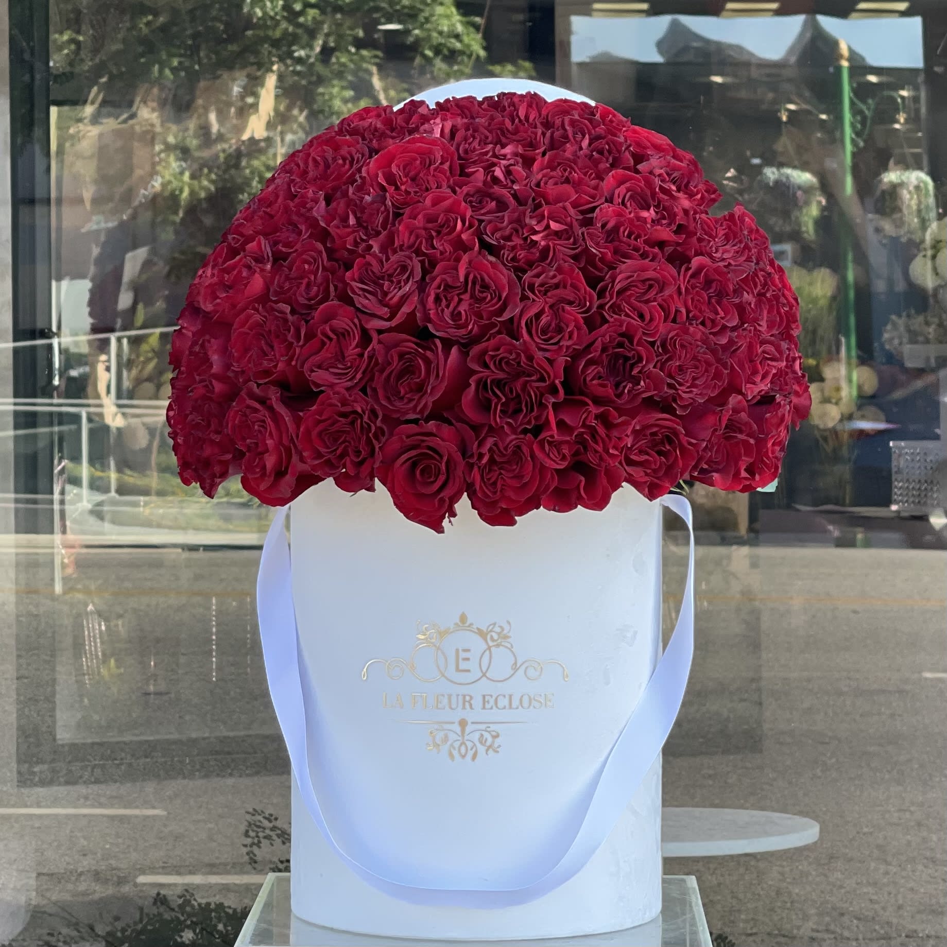 Heart Shape in White V  - Fresh heart shape roses in our white velvet  box  Standard - 50 roses Deluxe - 75 roses Premium - 100 roses