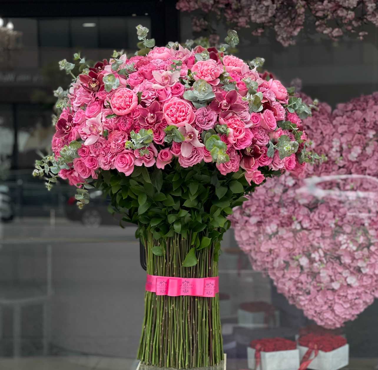LoveOfMyLife - Premium flower mix in a standing bouquet.  No vase needed!