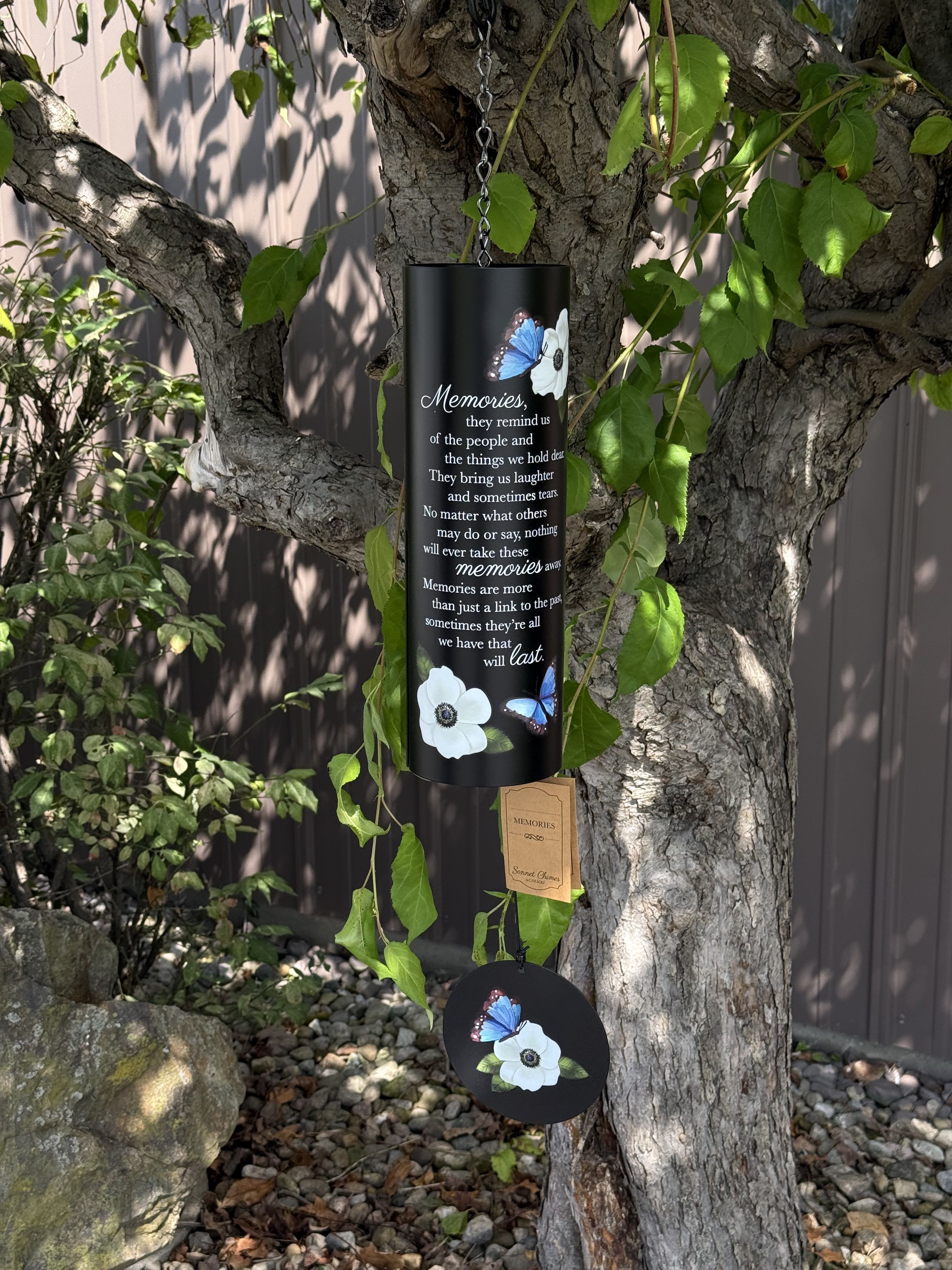 Wind Chime Memories Cylinder Sonnet Chime - Memories, they remind us of the people and the things we hold dear they bring us laughter and sometimes tears. No matter what others may do or say, nothing will ever take these memories away. Memories are more than just a link to the past, sometimes they're all we have that will last.