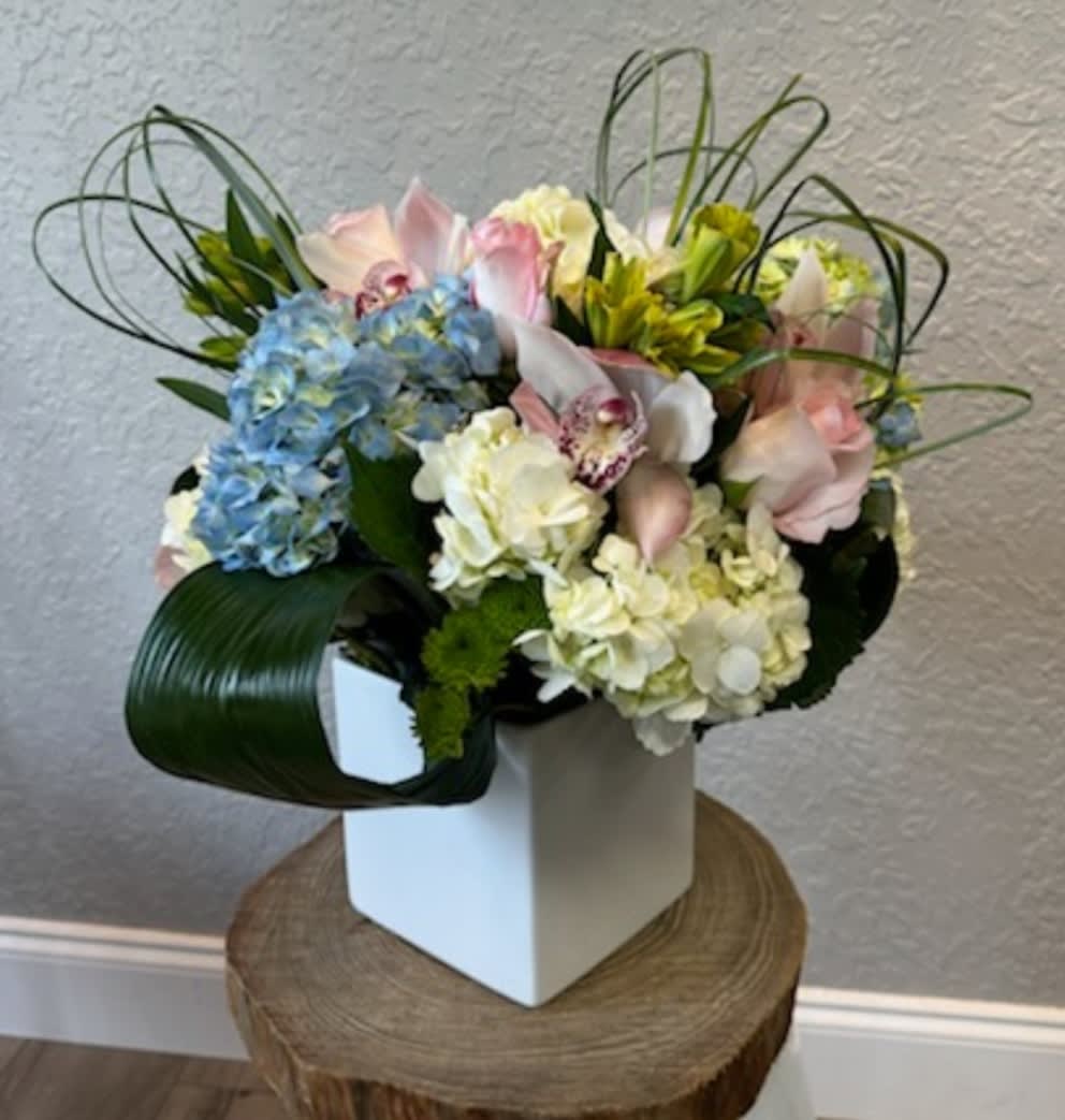 Mixed pastel bouquet in a white square vase