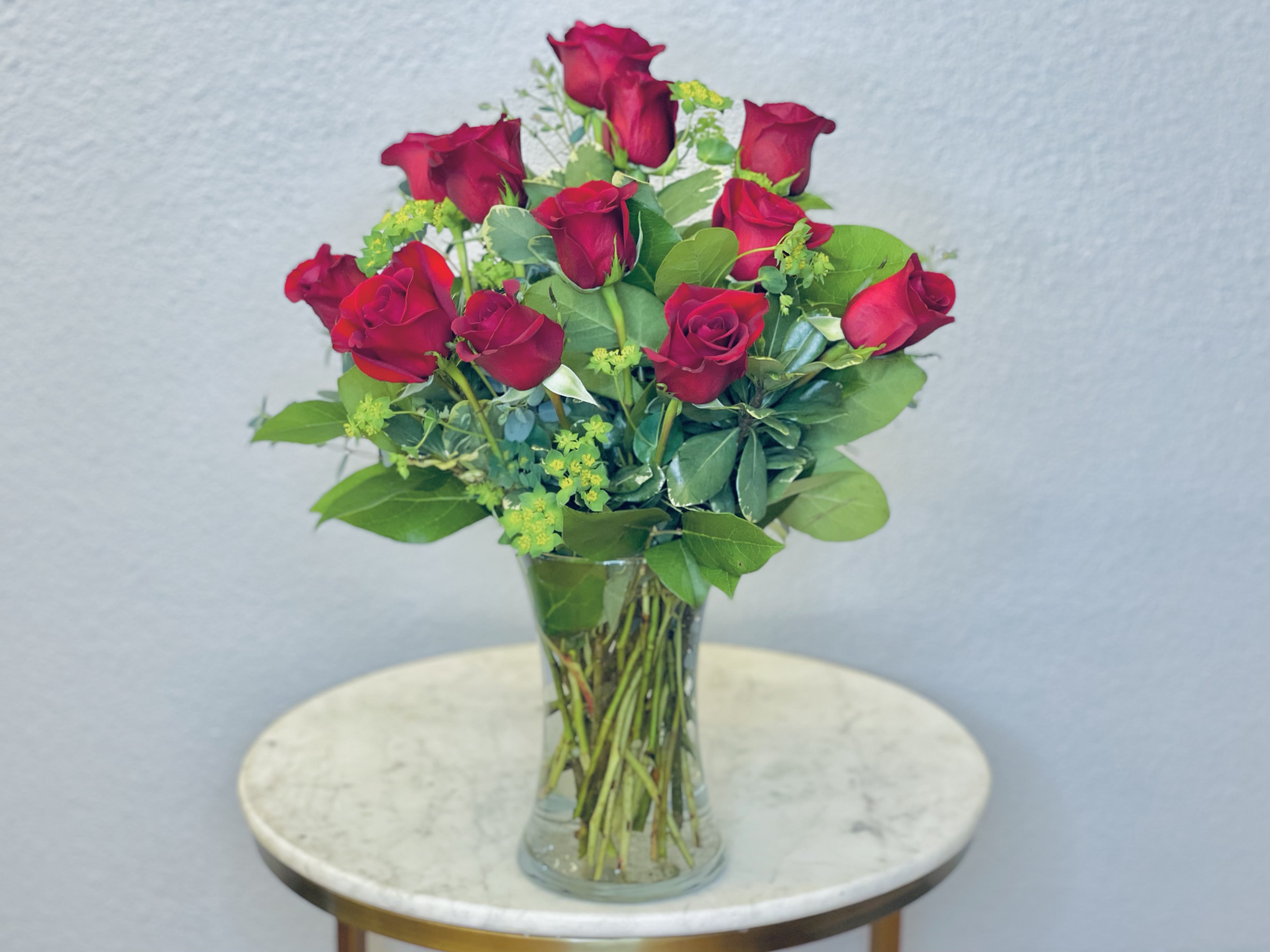 Bouquet of red roses in a clear glass vase