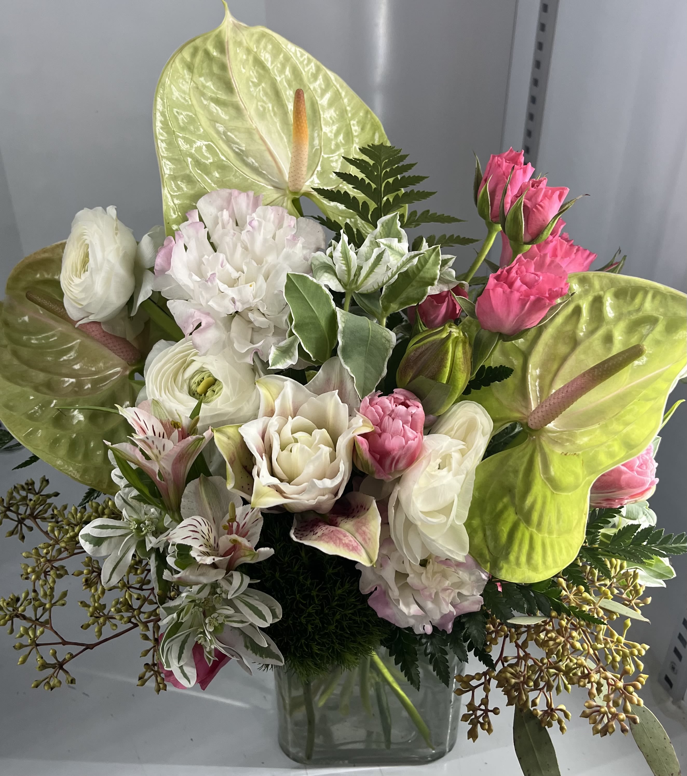 Mixed bouquet with pink and white flowers in a glass vase