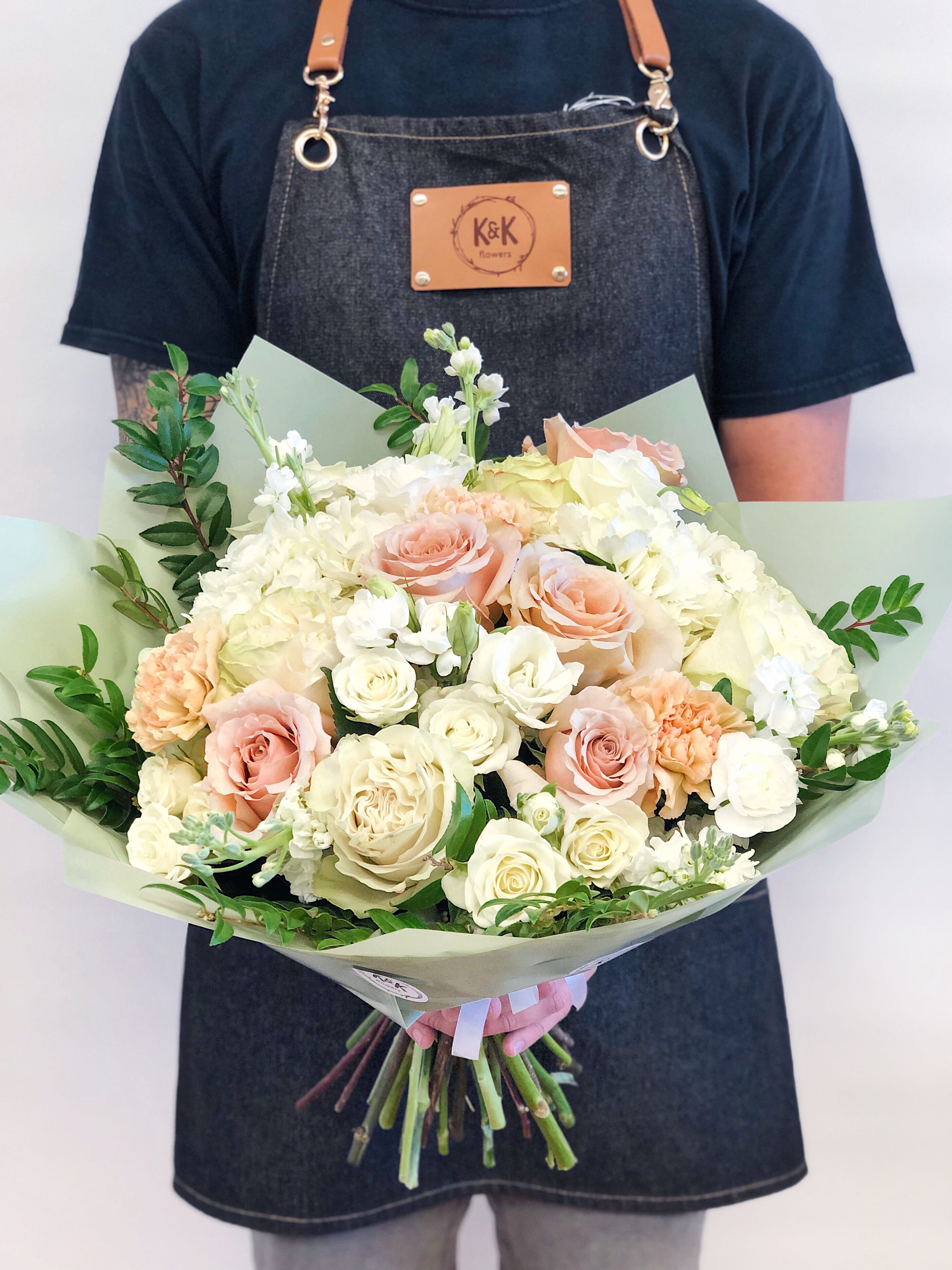 Large Bouquet Peach and White - Mixed flowers bouquet, from romantic and gentle to an edgy and interesting look. All bouquets come without a vase. You can choose a vase in the add-on section.  Note: Flower food, transportation bag, and flower care instructions are included