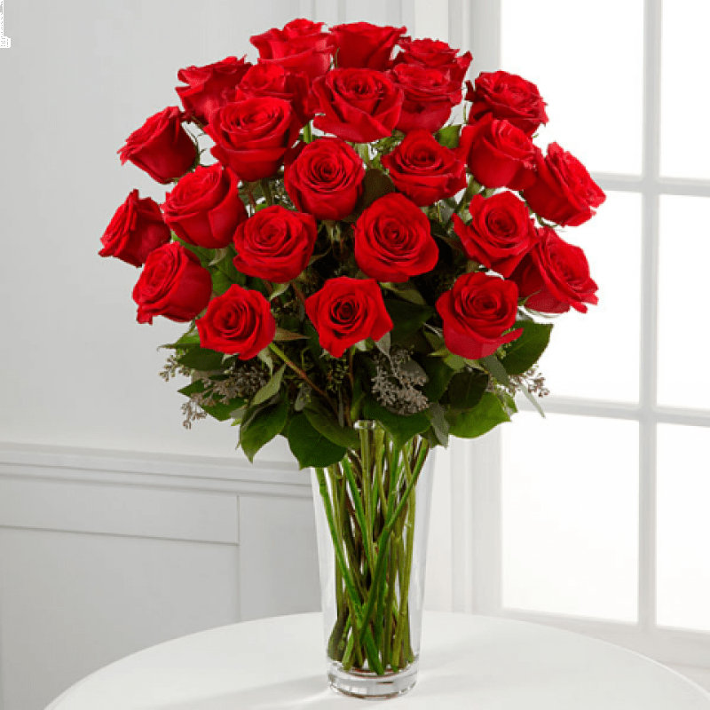 Bouquet of red roses in a clear glass vase