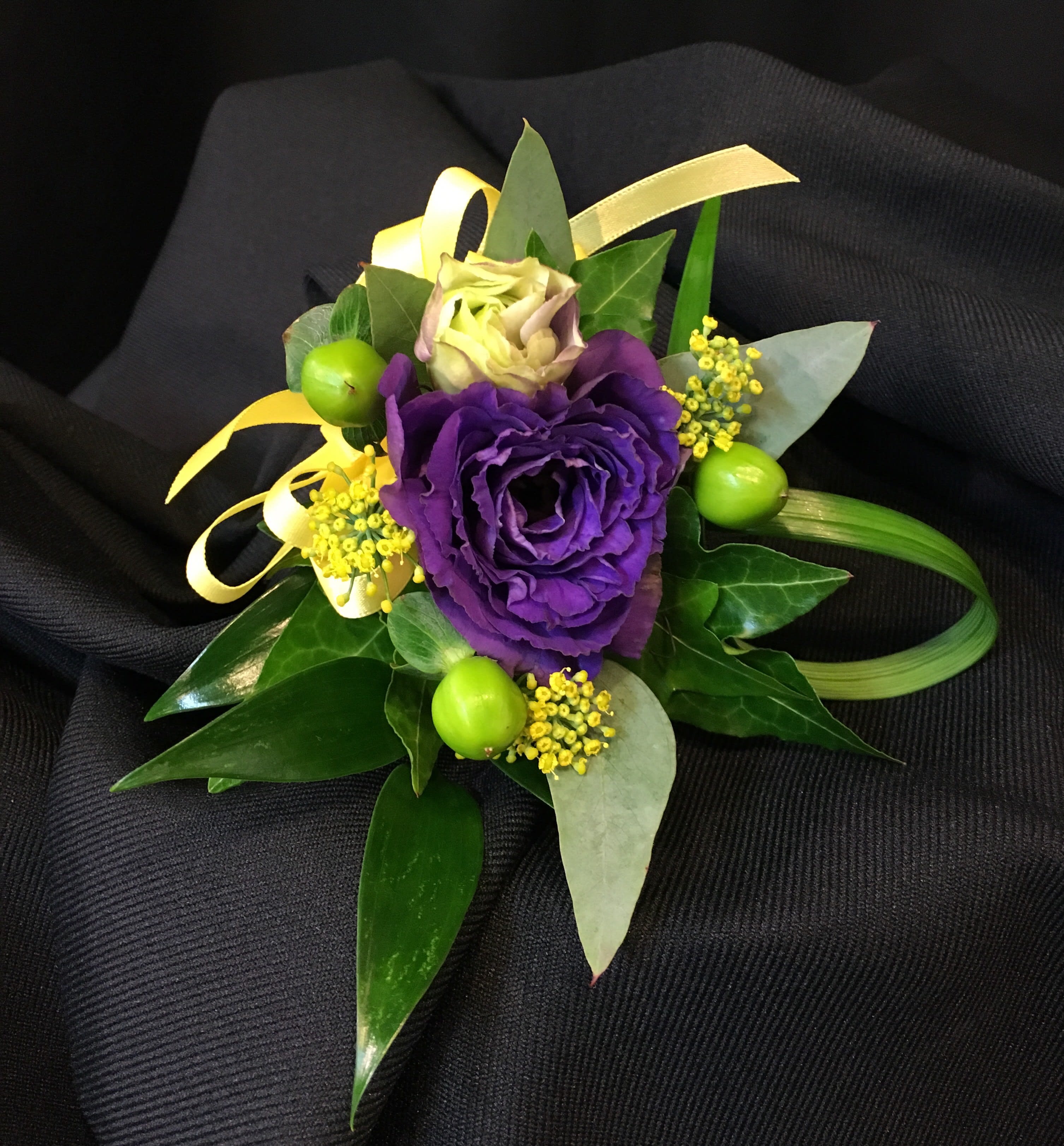 Custom Pin-on Corsage - Lovely Women's corsage for an evening out, brunch, church, or prom. Let us customize it to compliment her ensemble. Please order at least a week in advance to make sure we can provide your colors! 